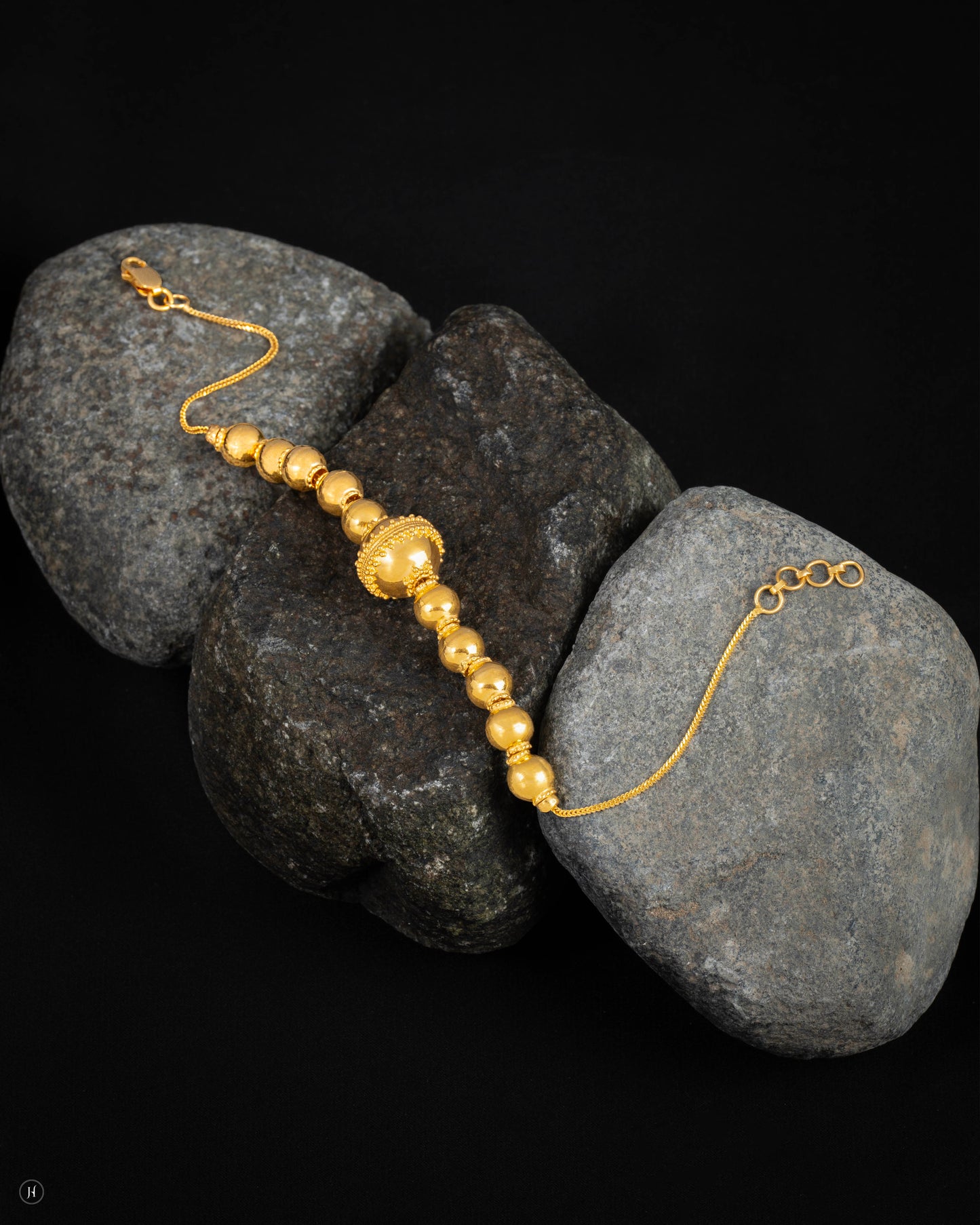 21Karat Yellow Gold Bahraini Beaded Centerpiece Ball Bracelet for Arab Ladies in UAE