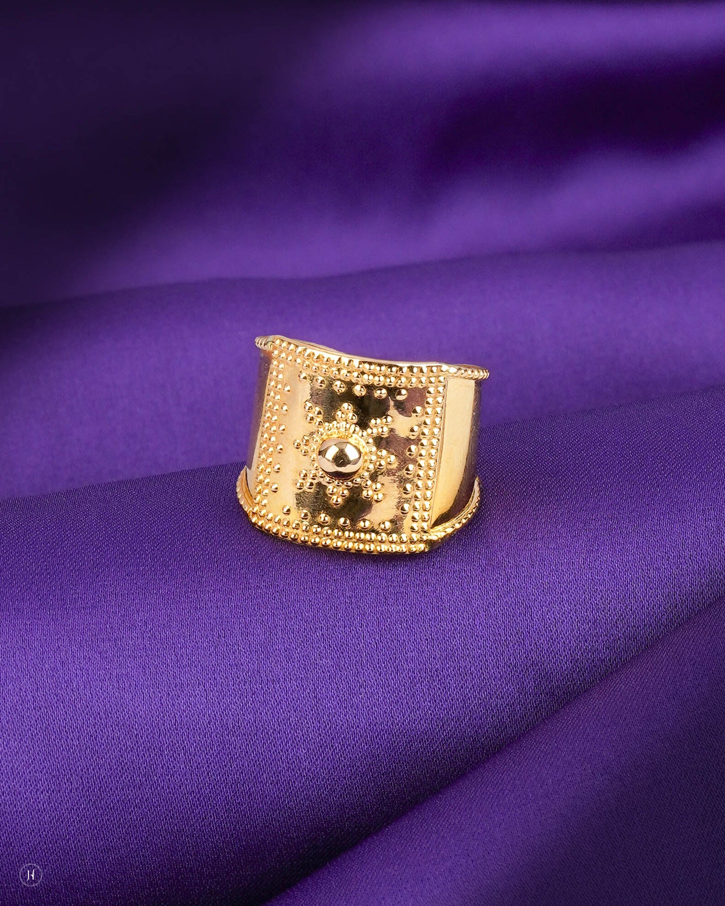 21Karat Yellow Gold Bahraini Bold Traditional Ring Price in Dubai, UAE
Online Gold Jewellery Store