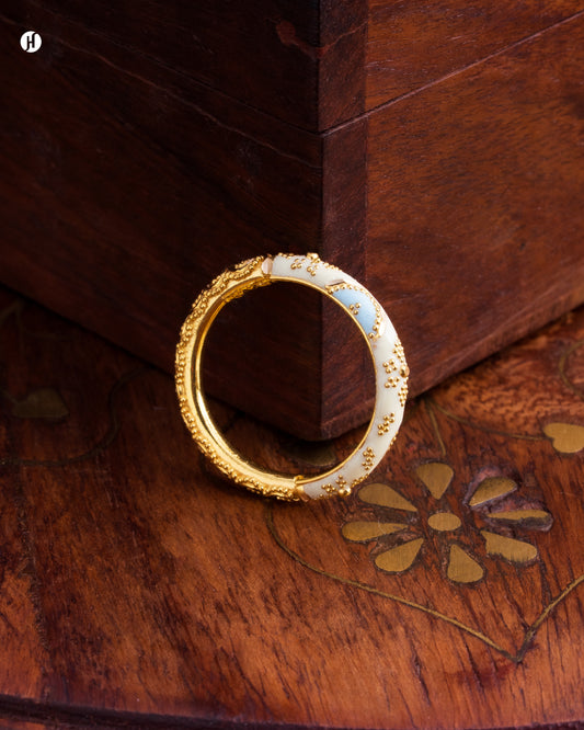 21Karat Yellow Gold Bahraini Creamy Meena Ring for women in Dubai