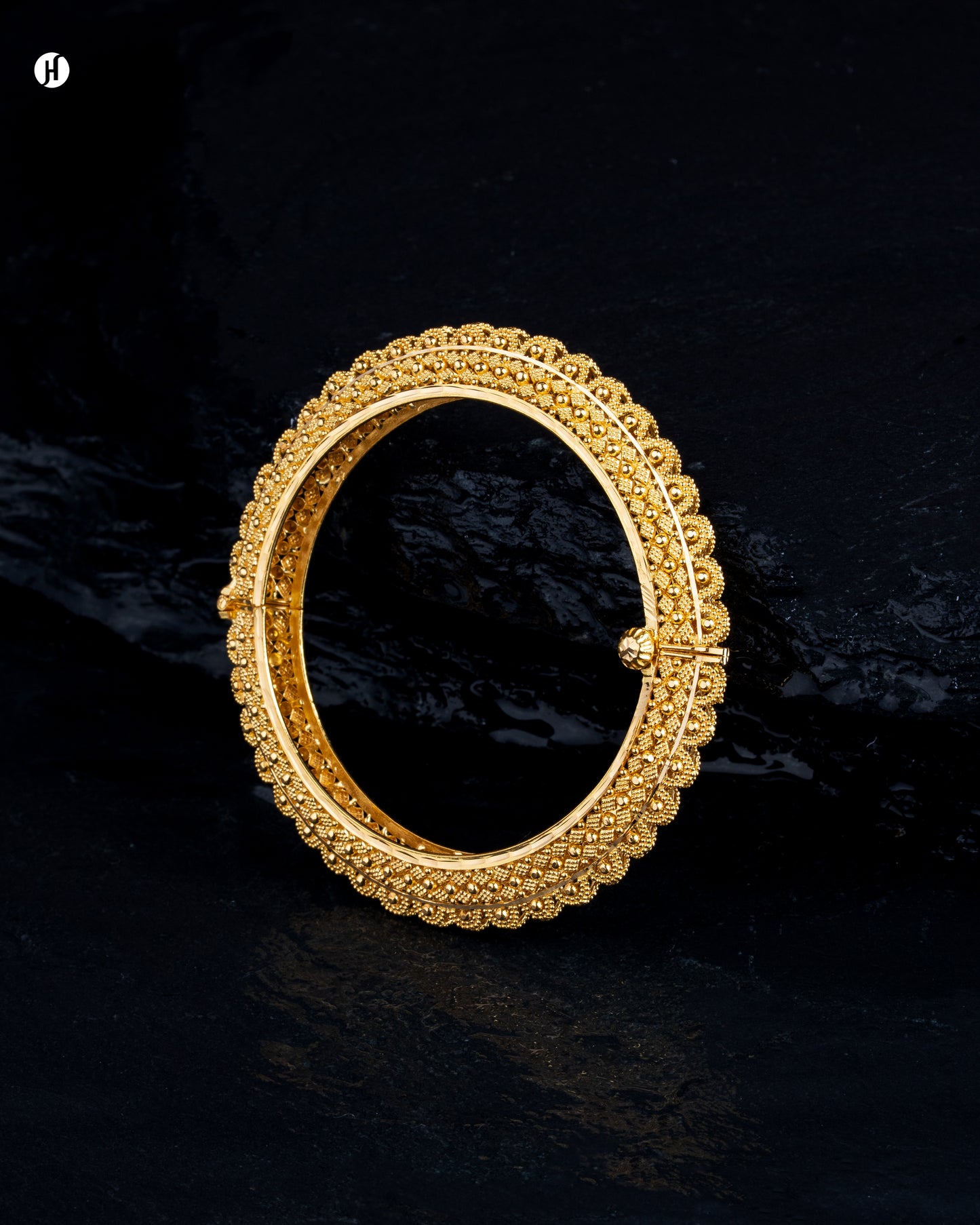 21Karat Yellow Gold Bahraini Dome Edge Bangle