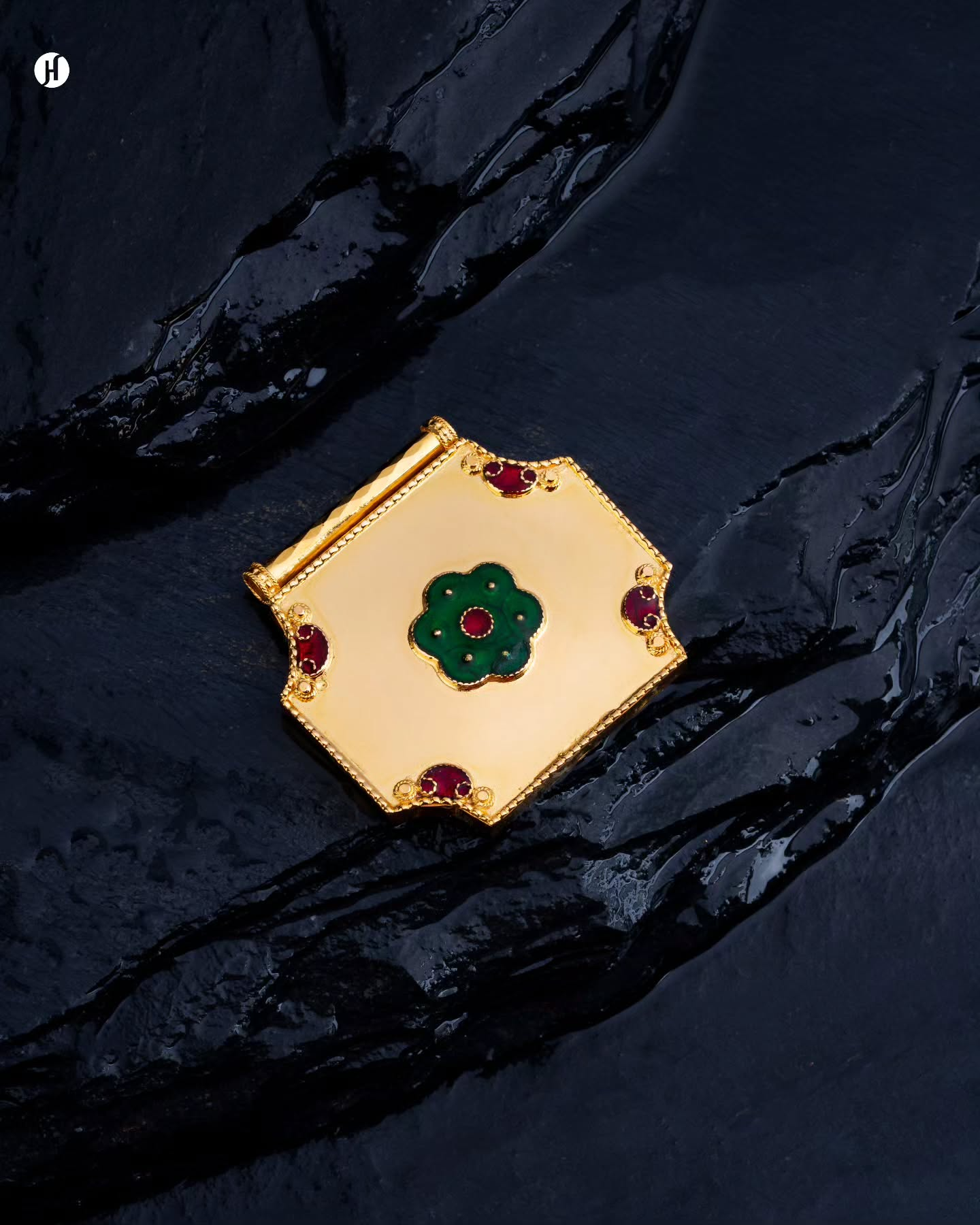 21Karat Yellow Gold Bahraini Floral Stone Pendant.