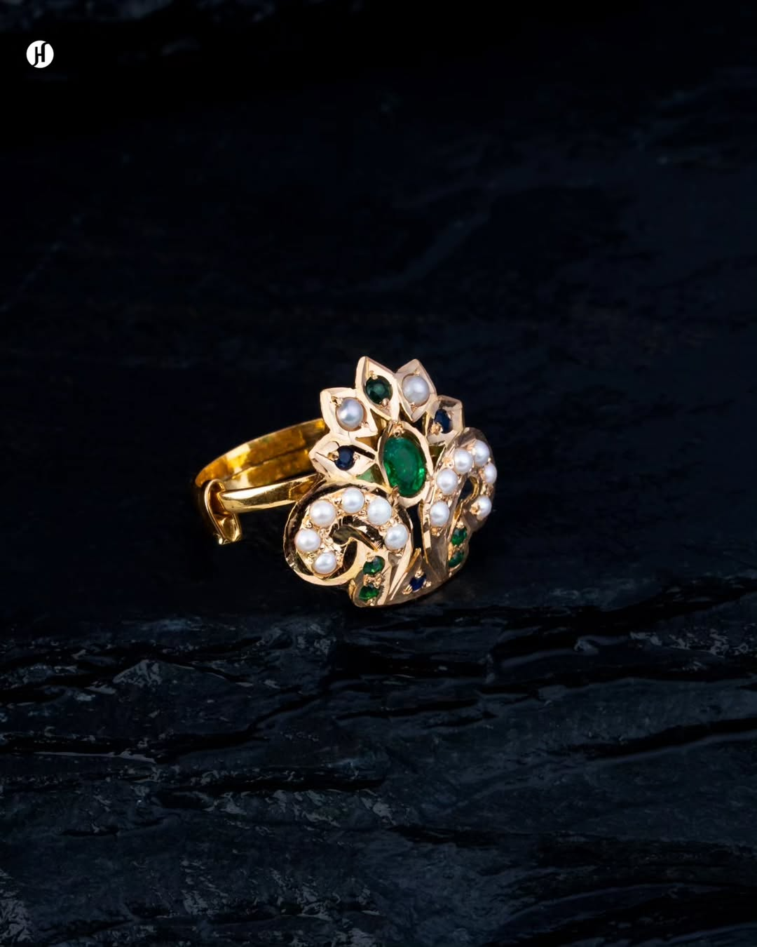 21Karat Yellow Gold Bahraini Heritage Emerald Ring