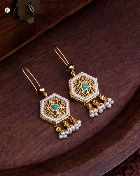 21Karat Yellow Gold Bahraini Hexagon Pearl Earrings