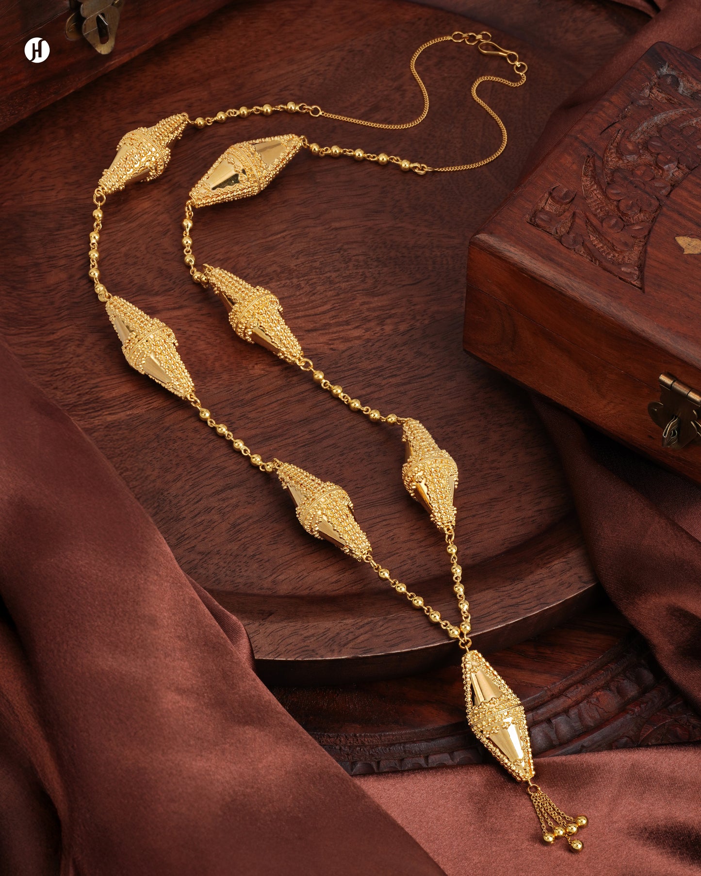 21Karat Yellow Gold Bahraini Lantern-Shaped Design Necklace | Arab Traditional Jewellery for Ladies in UAE - J.H Jewellers