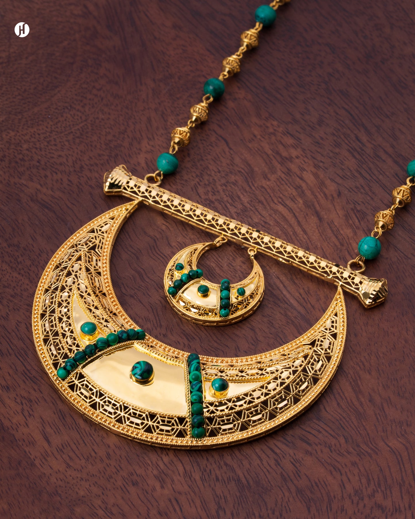 21Karat Yellow Gold Bahraini Moon Malachite pendant Necklace for Ladies | bridal jewelry in the UAE.