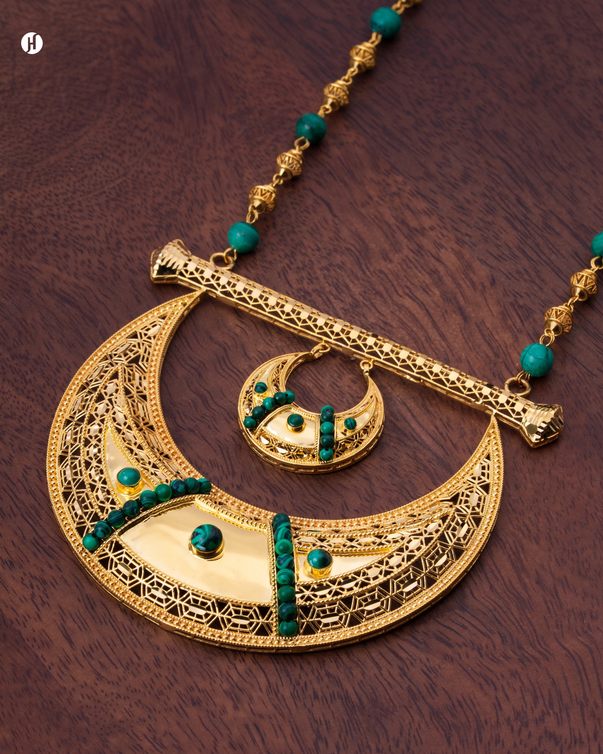 21Karat Yellow Gold Bahraini Moon Malachite pendant Necklace for Ladies | bridal jewelry in the UAE.