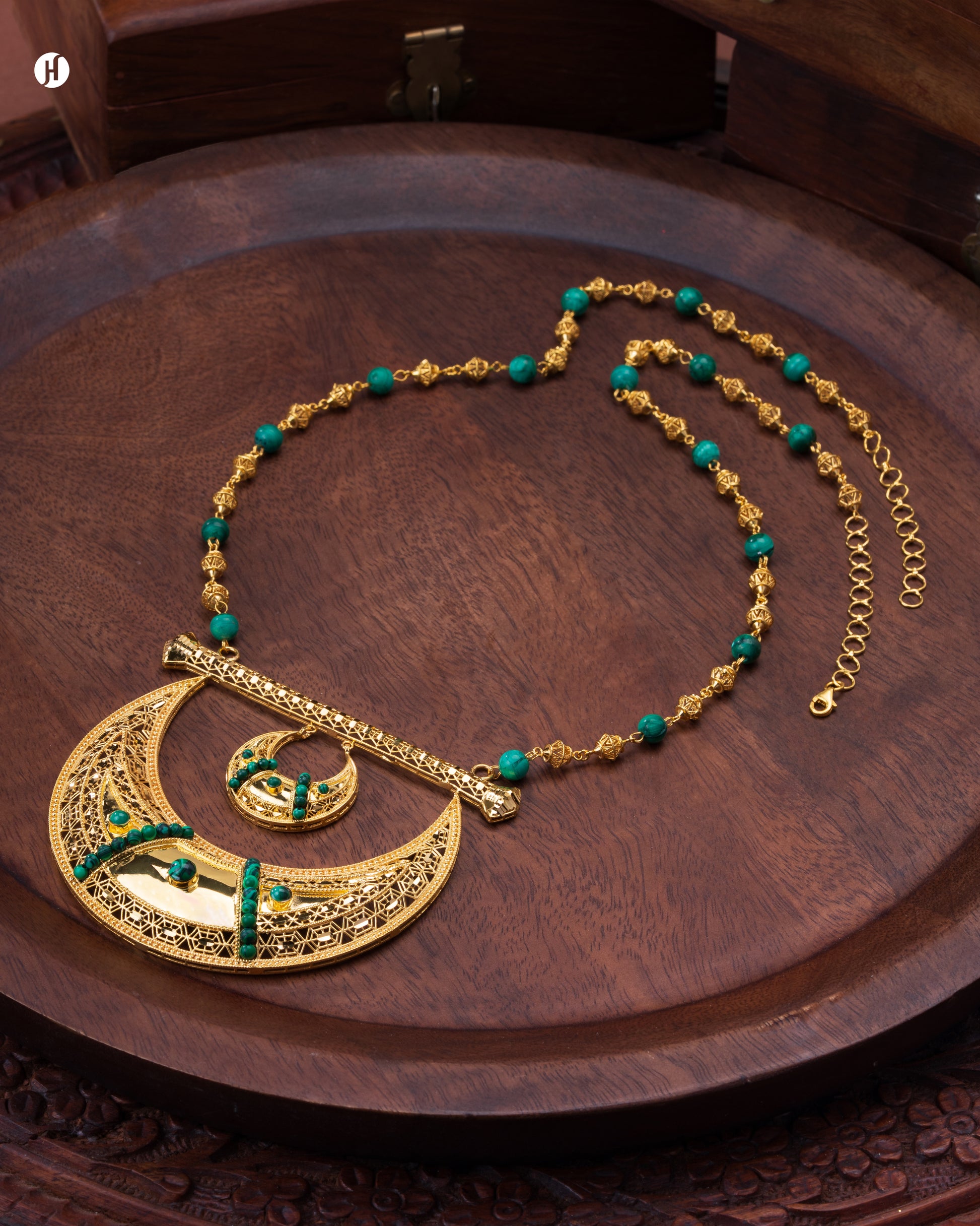 21Karat Yellow Gold Bahraini Moon Malachite Necklace for Ladies | bridal jewelry in the UAE.