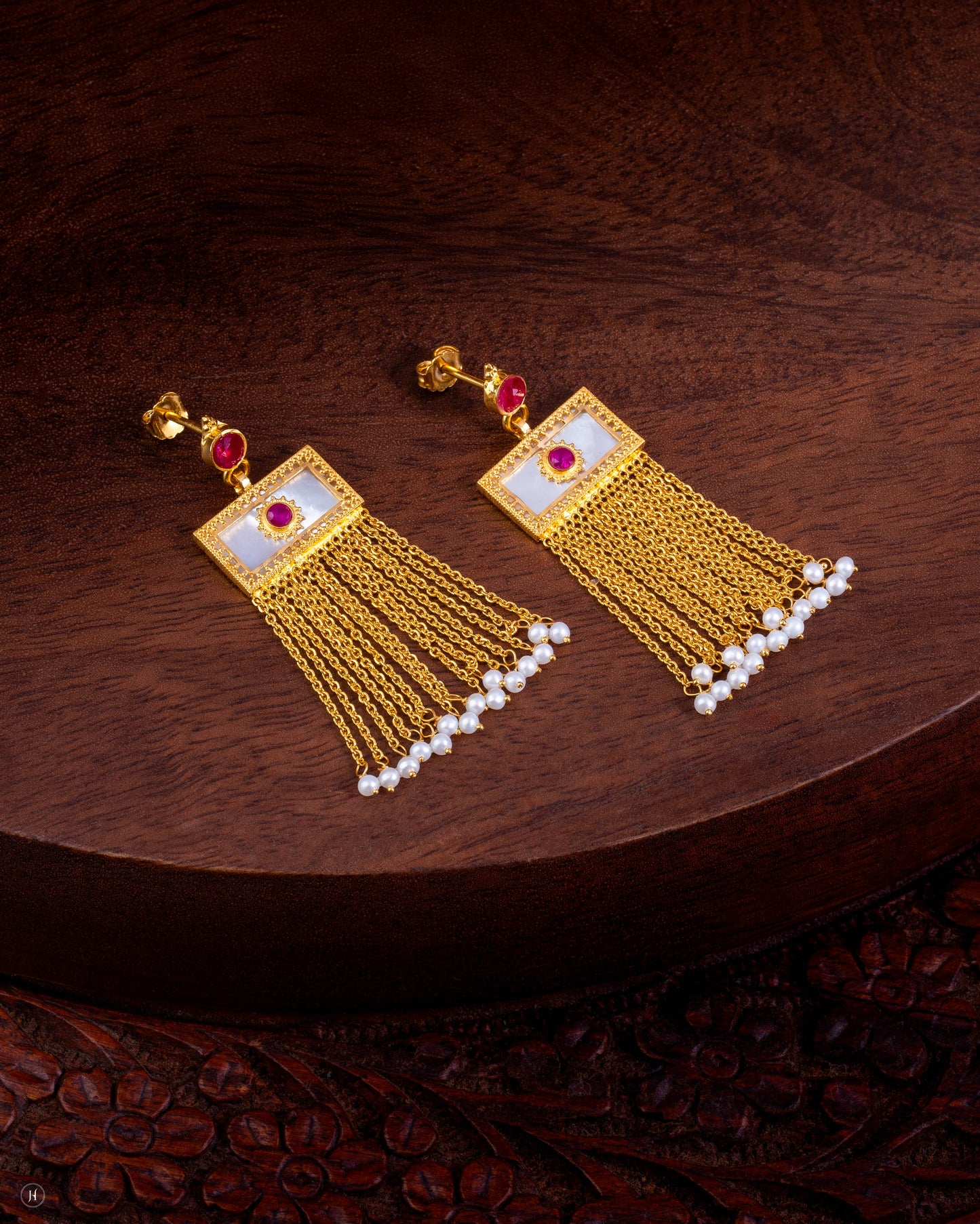 21Karat Yellow Gold Bahraini Mother of Pearl Earrings for ladies in Dubai