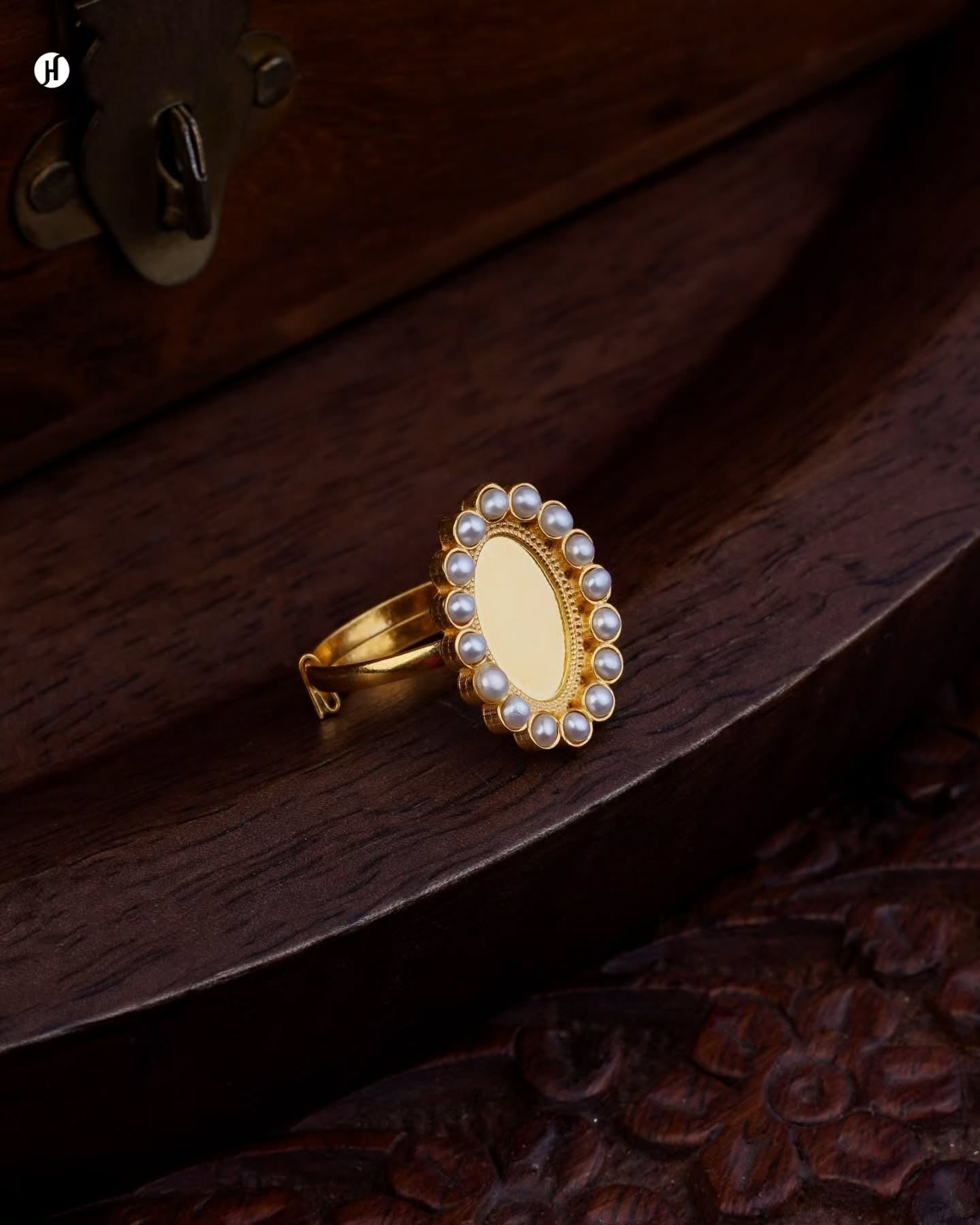 21Karat Yellow Gold Bahraini Oval adjustable rings with Pearls price in Dubai.