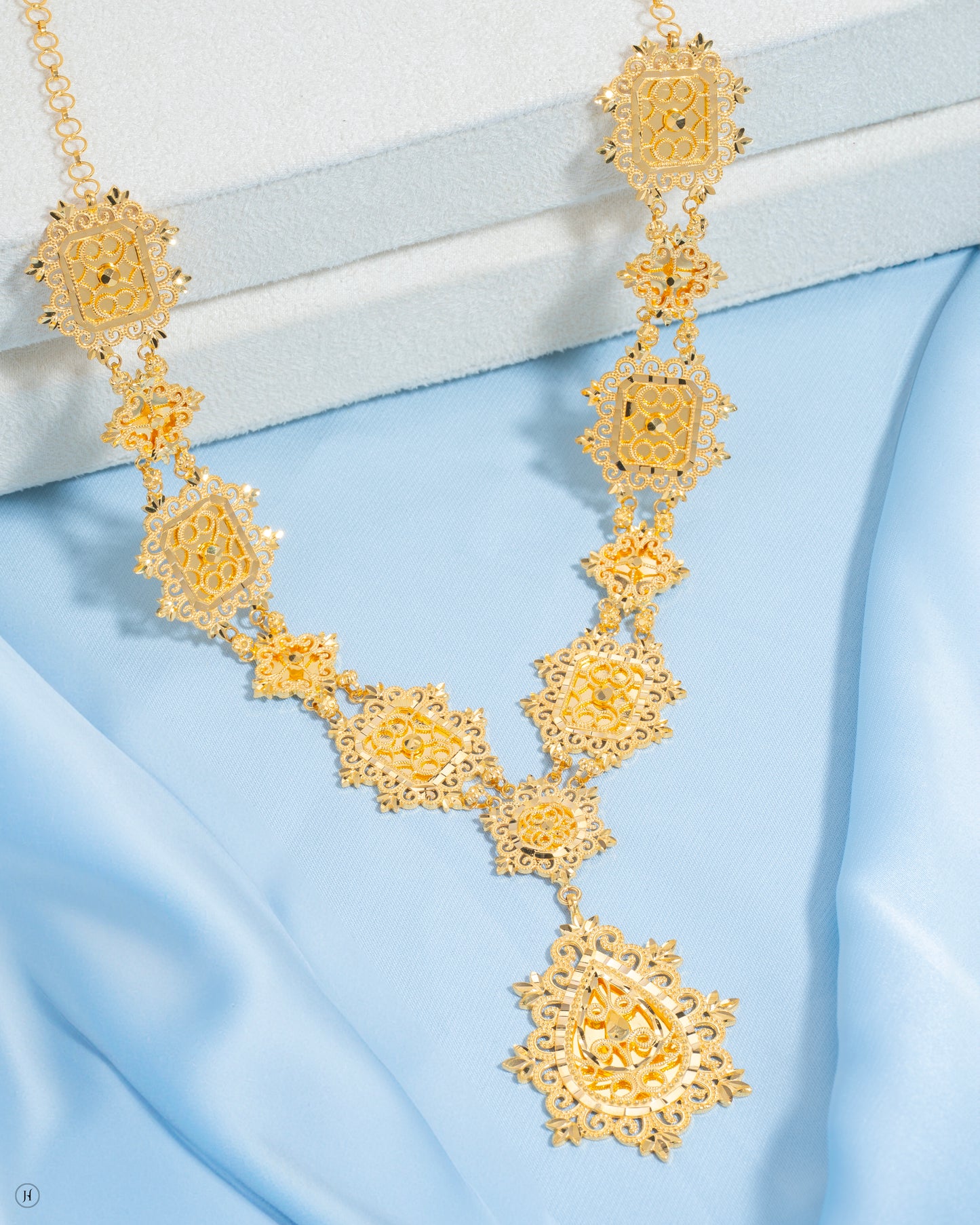 21Karat Yellow Gold Bahraini Pear-Drop Necklace for Arab ladies | Online Jewellery store in Dubai