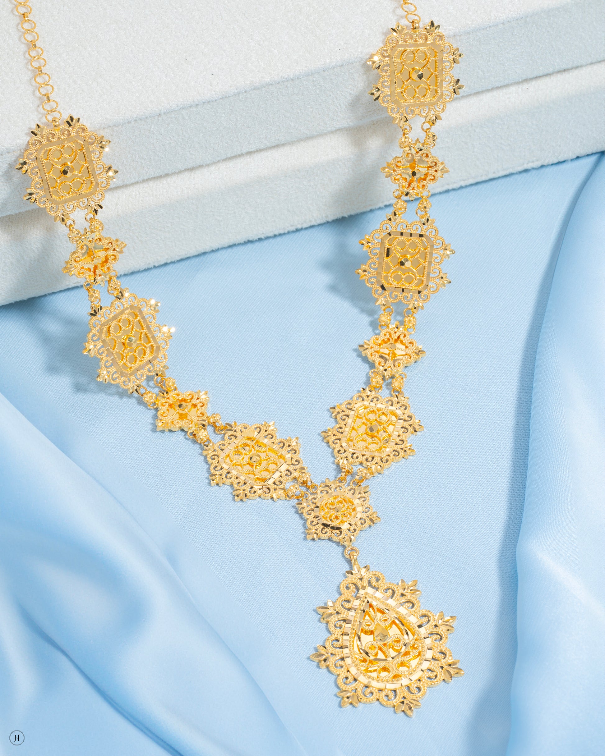 21Karat Yellow Gold Bahraini Pear-Drop Necklace for Arab ladies | Online Jewellery store in Dubai