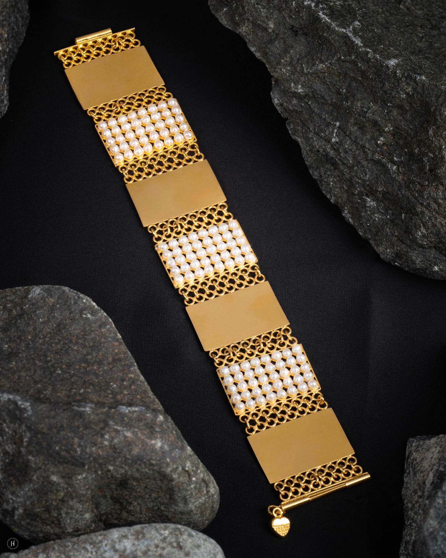21Karat Yellow Gold Bahraini Pearl Rectangular Link Bracelet for arab ladies