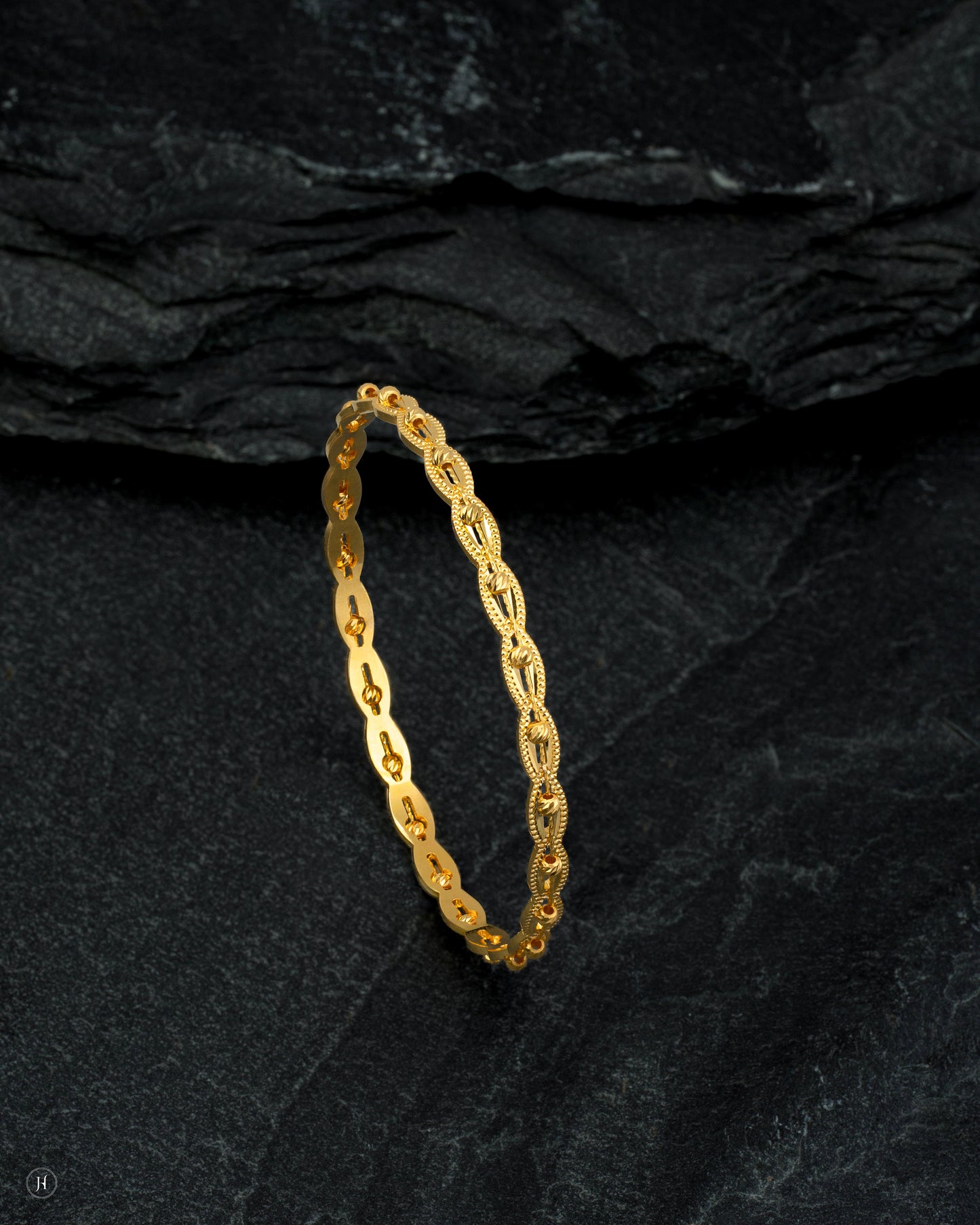 21Karat Yellow Gold Bahraini Rope-Style Link-Pattern Bangle