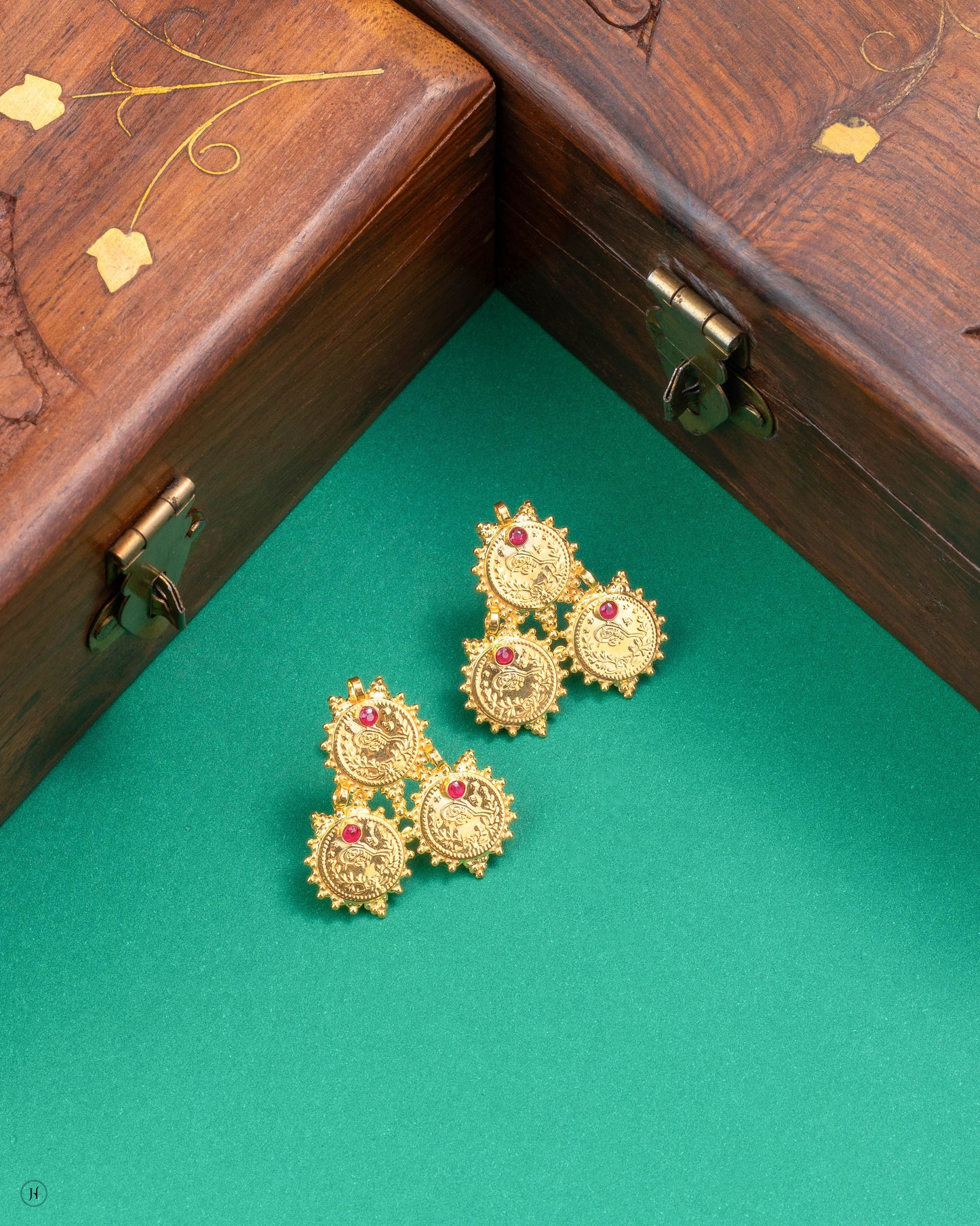 21Karat Yellow Gold Bahraini Round Coin earrings with ruby stone | Jewellery for Khaleeji Women