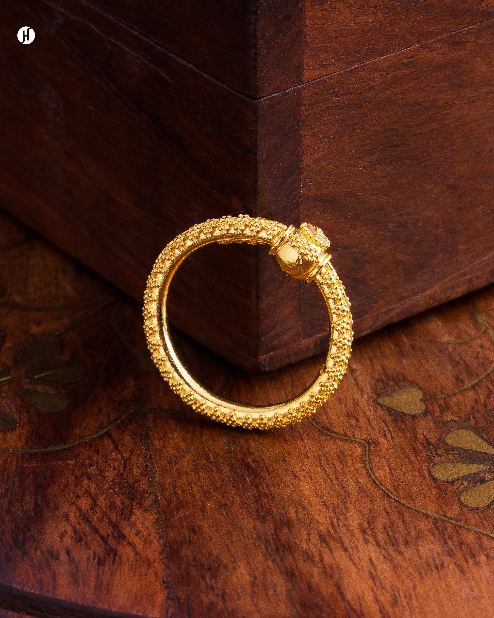 21Karat Yellow Gold Bahraini Round Ring for women in Dubai