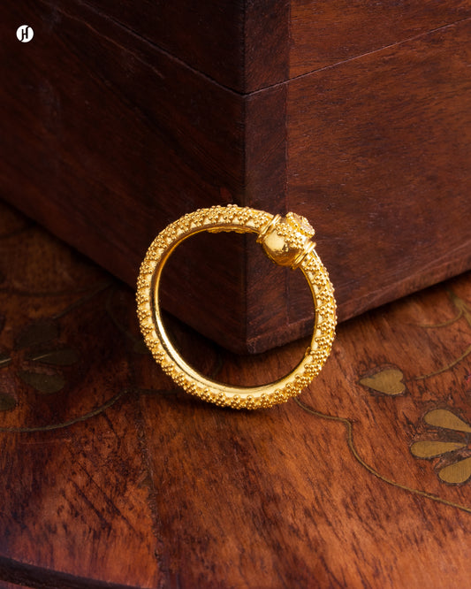 21Karat Yellow Gold Bahraini Round Ring for women in Dubai