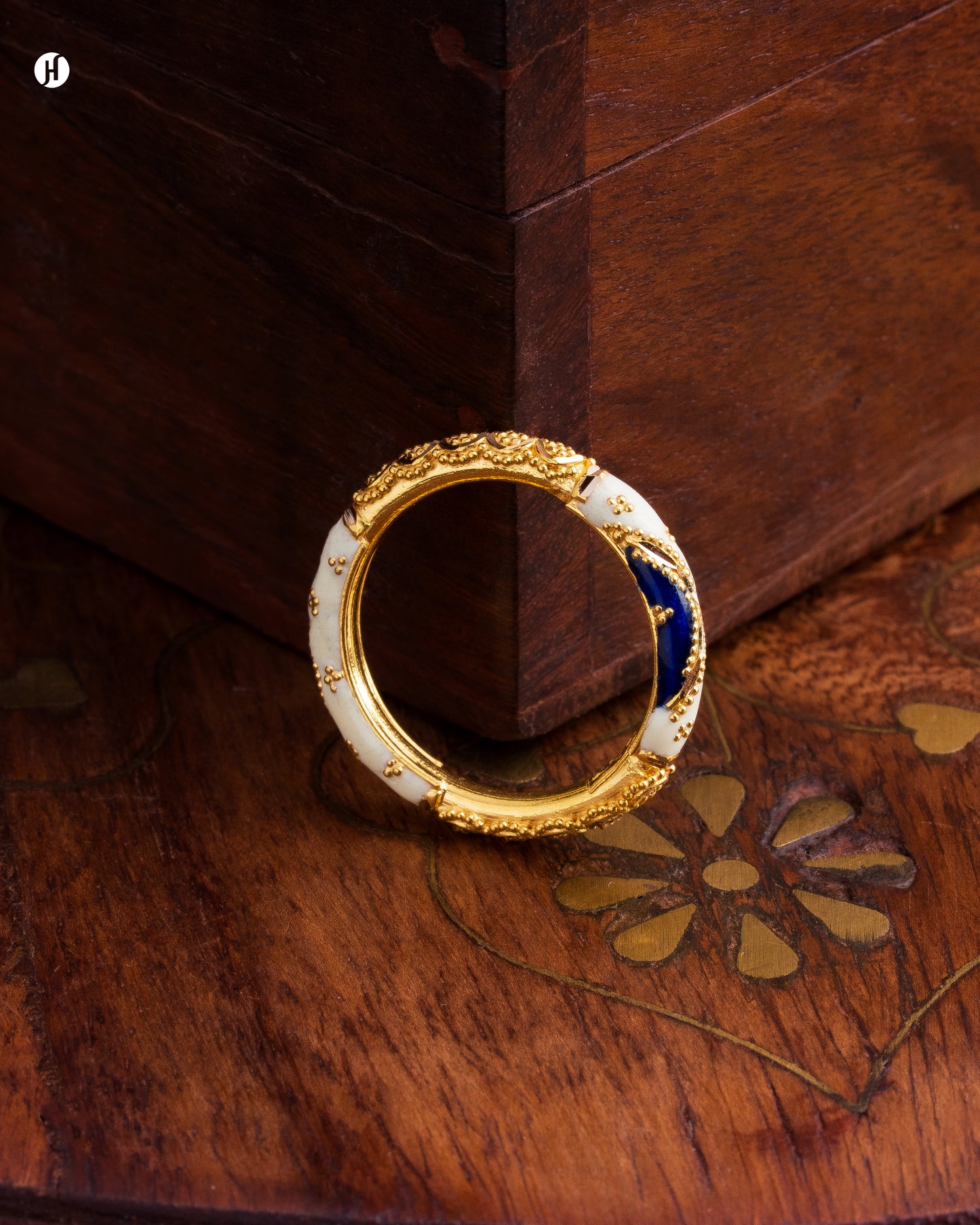 21Karat Yellow Gold Bahraini Royal Blue and Cream Meena Round Ring for ladies in Dubai