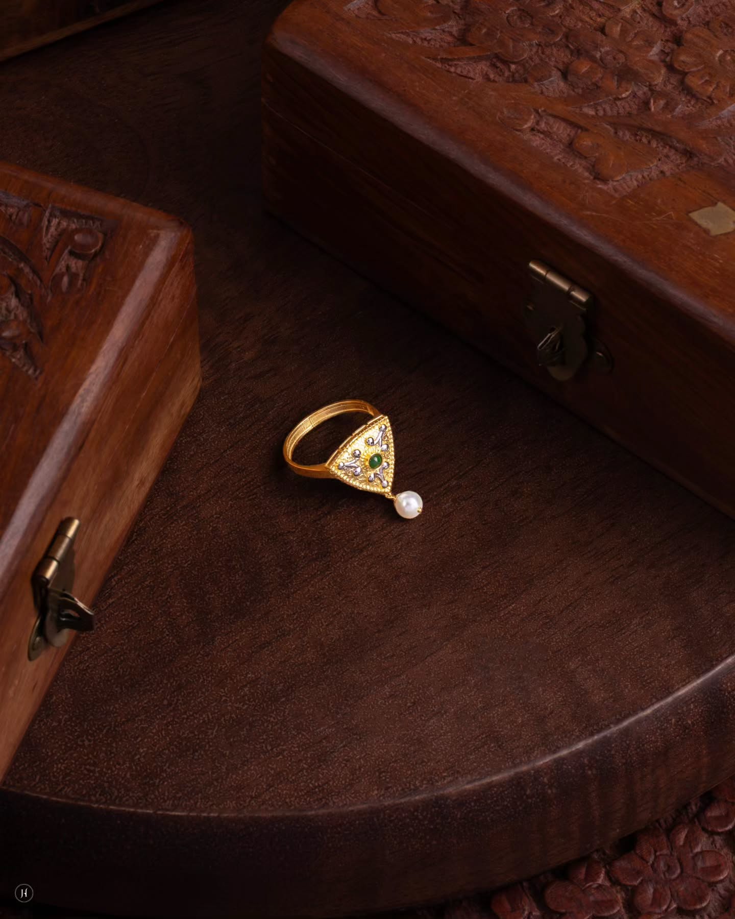 21Karat Yellow Gold Bahraini Triangular Ring for women in Dubai