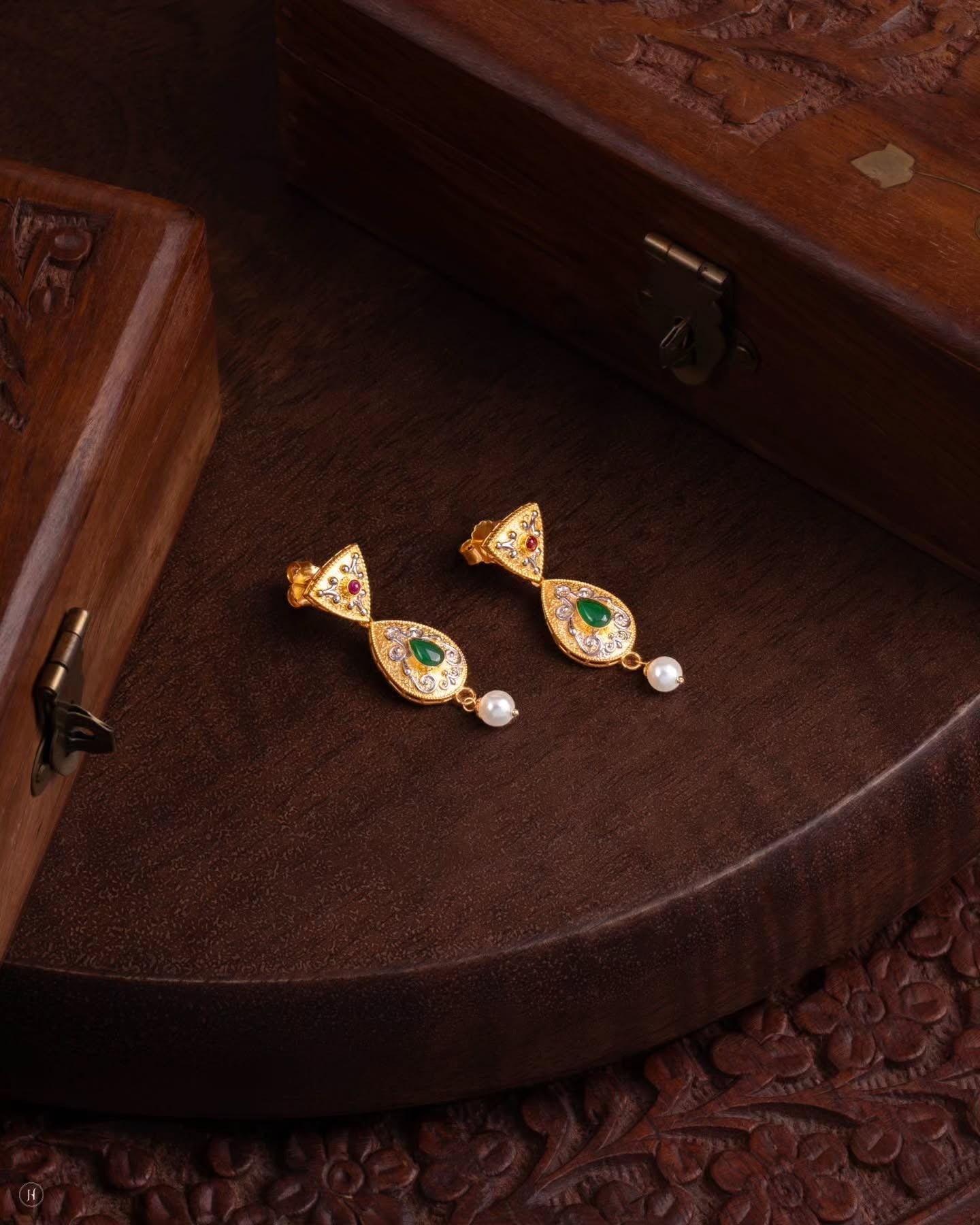 21Karat Yellow Gold Bahraini Triangular earrings for women in Dubai