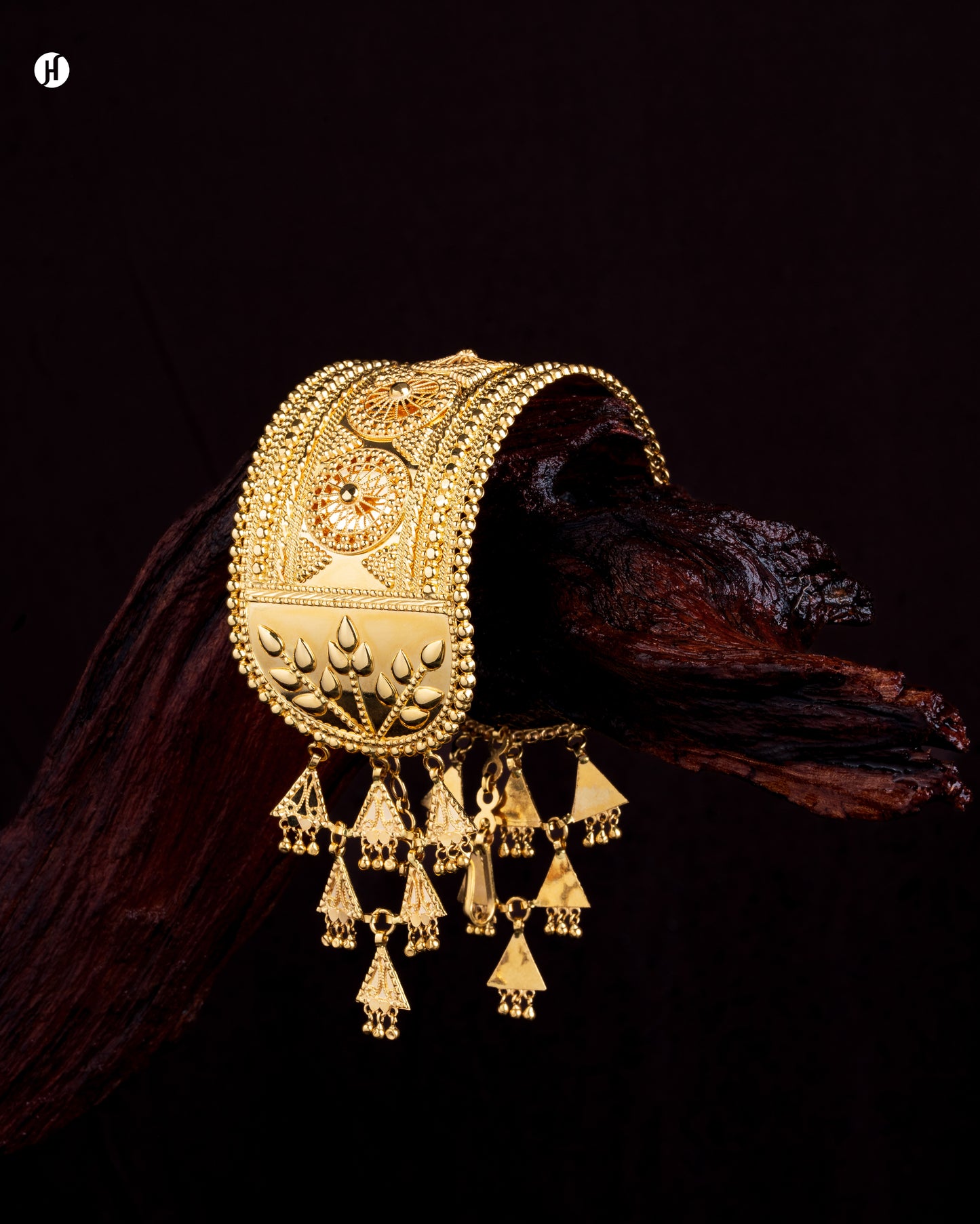 21Karat Yellow Gold Bridal Bahraini Floral Wide Open Bangle in Sharjah - J.H Jewellers.