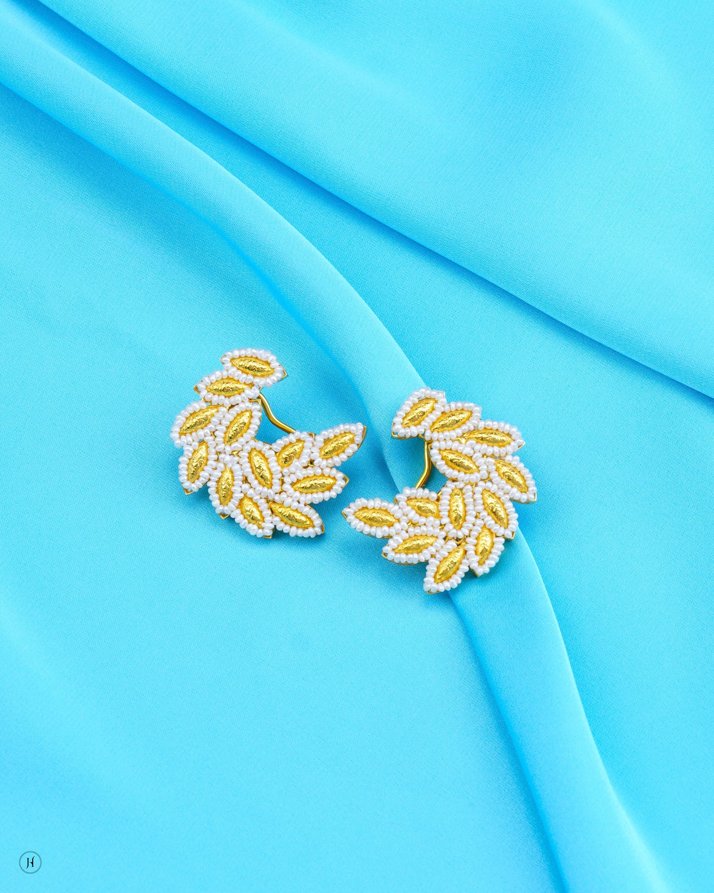 21Karat Yellow Gold Crescent Leaf Motif Earrings | Online Jewellery Shop in UAE - J.H Jewellers.
أقراط هلالية من الذهب الأصفر عيار ٢١ قيراطًا | متجر مجوهرات إلكتروني في الإمارات العربية المتحدة - جيه إتش جولرز