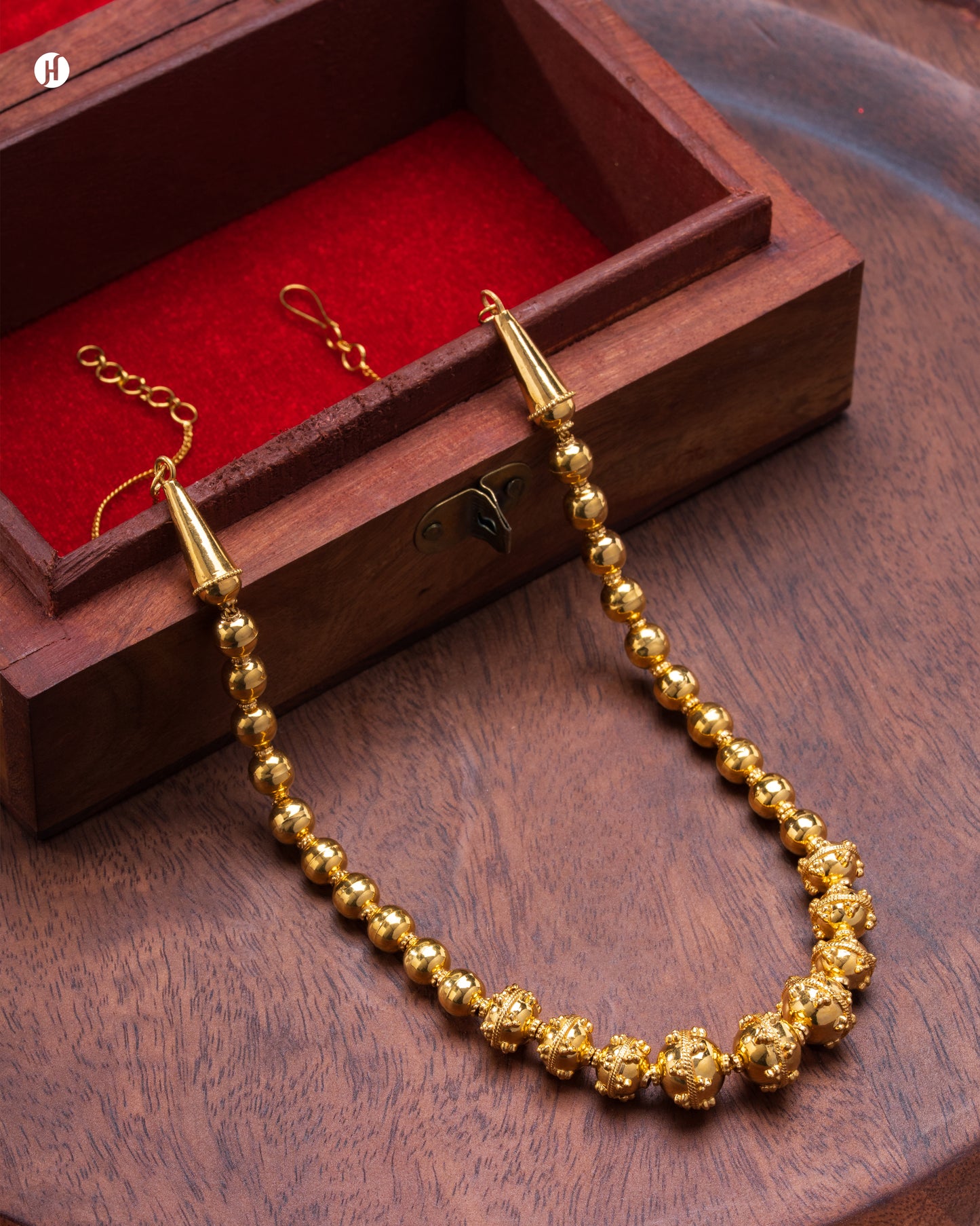 21Karat Yellow Gold Omani Multi-Ball Necklace for ladies | Online Jewellery Shopping Store in UAE