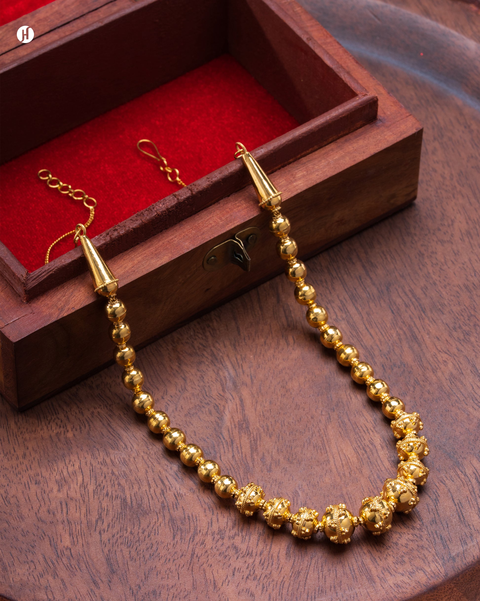 21Karat Yellow Gold Omani Multi-Ball Necklace for ladies | Online Jewellery Shopping Store in UAE