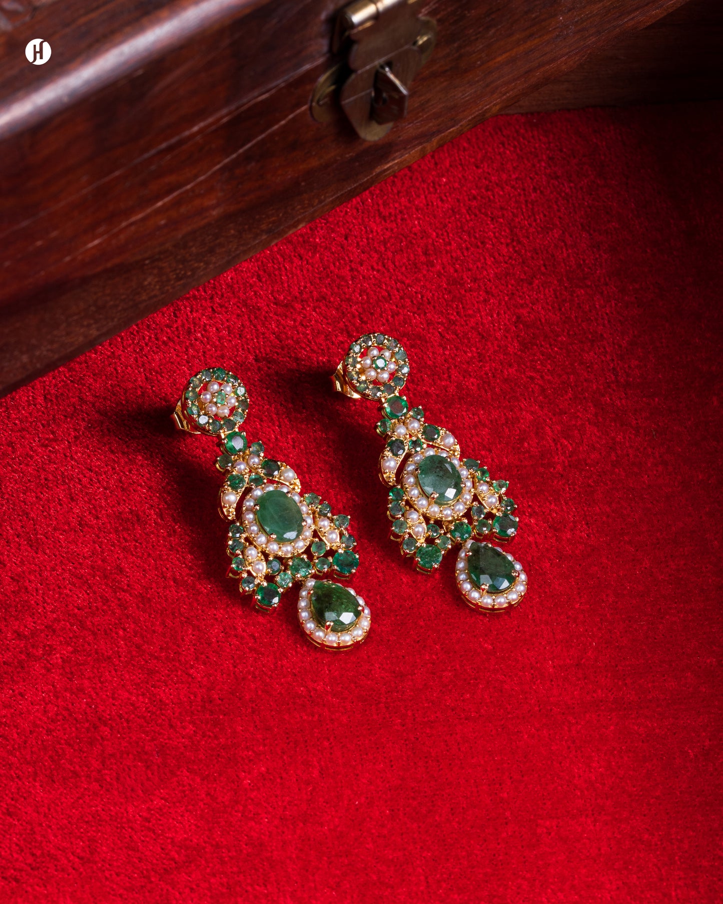 21Karat Yellow Gold Pakistani Emerald earrins with Pearls for Arab women | Online jewellery store in UAE