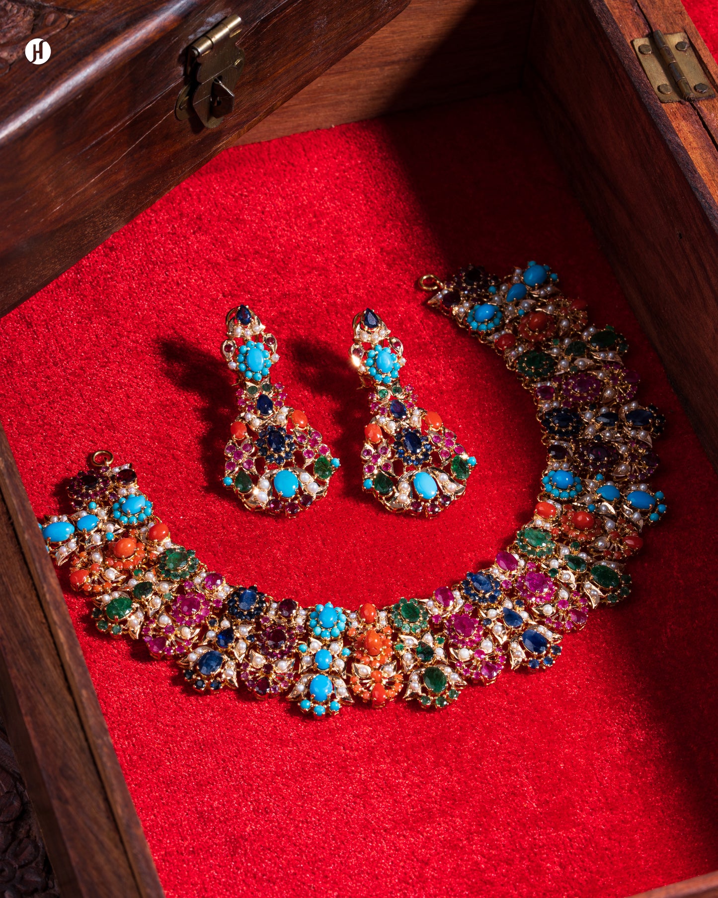 21Karat Yellow Gold Pakistani Royal Floral Gemstone Bridal Choker Set for Arab ladies in Dubai | online jewellery store