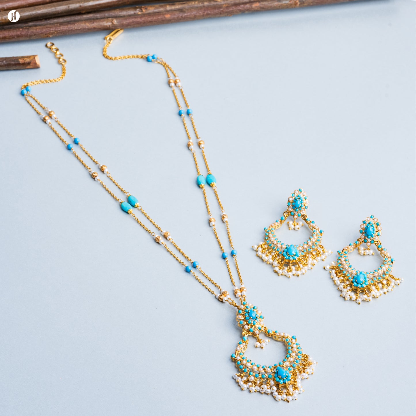 21Karat Yellow Gold Pakistani Turquoise Oval Necklace Set with Pearls for ladies in UAE.
Online jewellery store