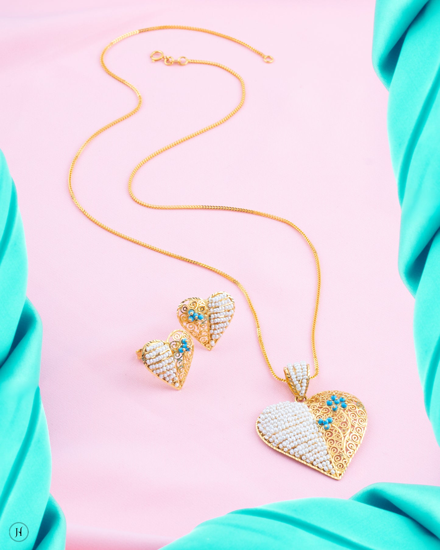 21K Yellow Gold Bahraini Pearl Love Pendent Set for women in uae | online jewellery store in uae |21PN00198set