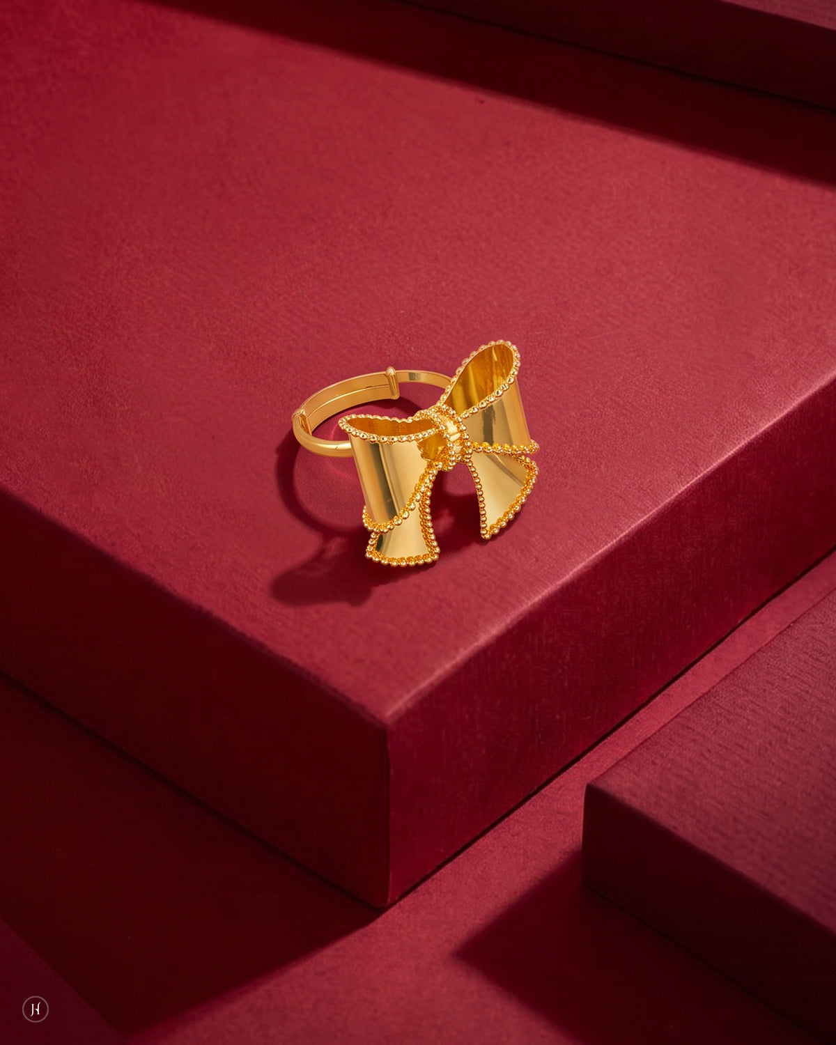 21K yellow gold Bahraini bow ring matching the tassel necklace set, for Emirati and Khaleeji women, J.H. by Priyansh Jewellery, Dubai, UAE.