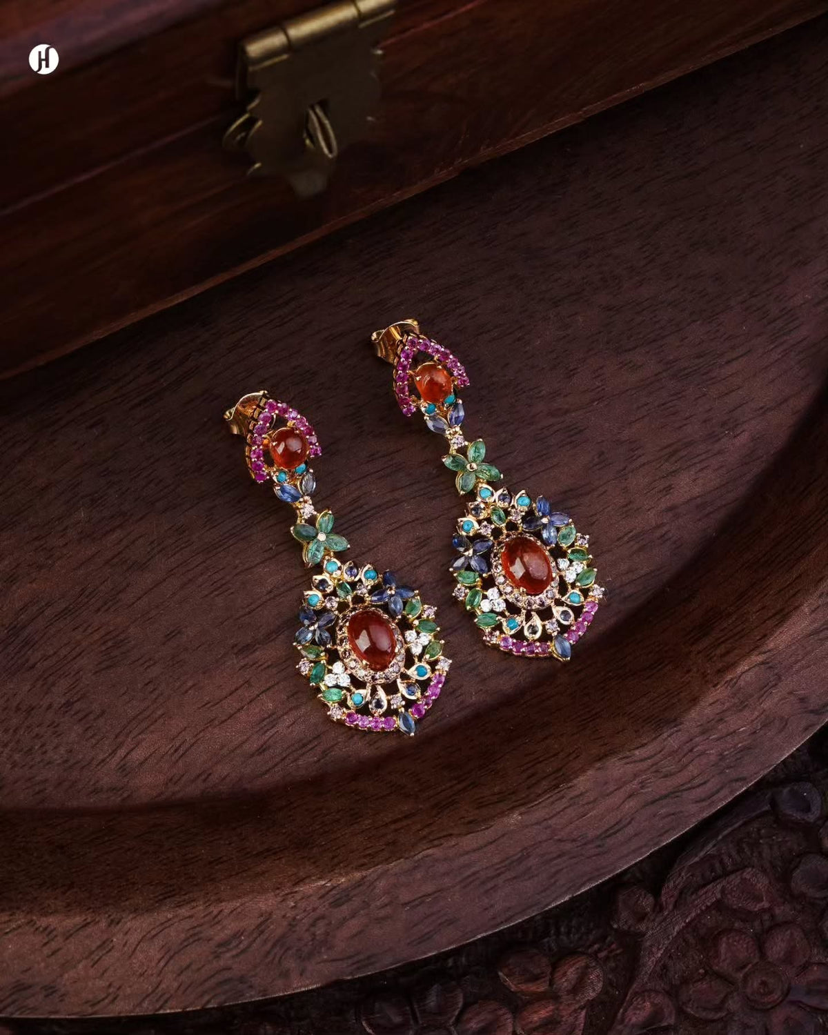 21K yellow gold Pakistani amber cabochon multi-gemstone drop earrings matching the necklace set, for South Asian brides in the UAE, J.H. by Priyansh Jewellery, Dubai, UAE.