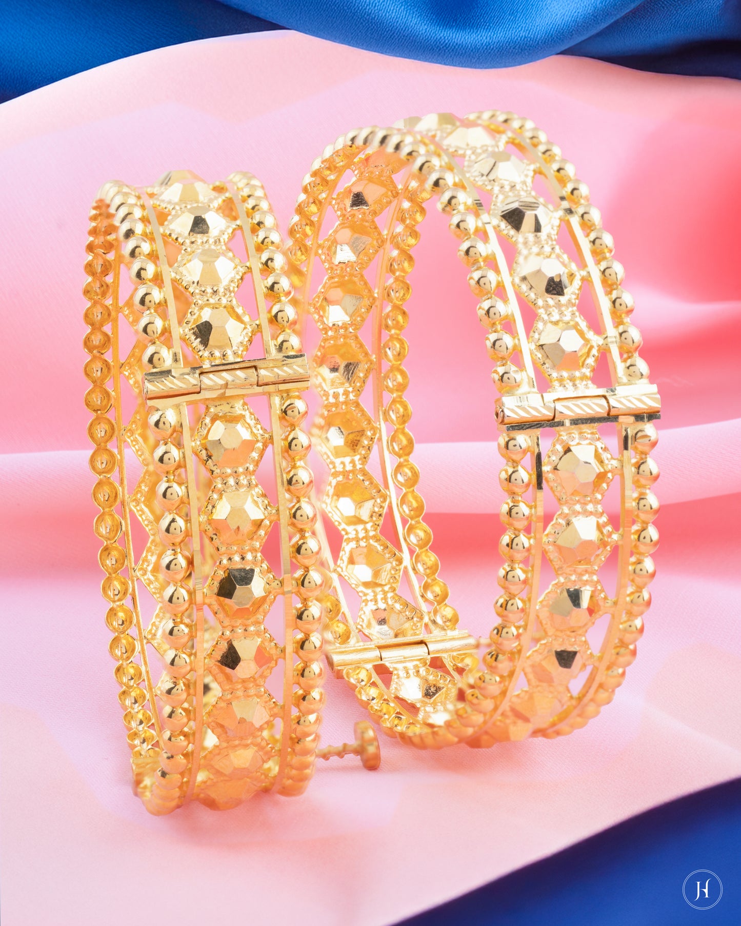 21k Yellow Gold Bahraini Hexagonal Motif Traditional Bangle for khaleeji women