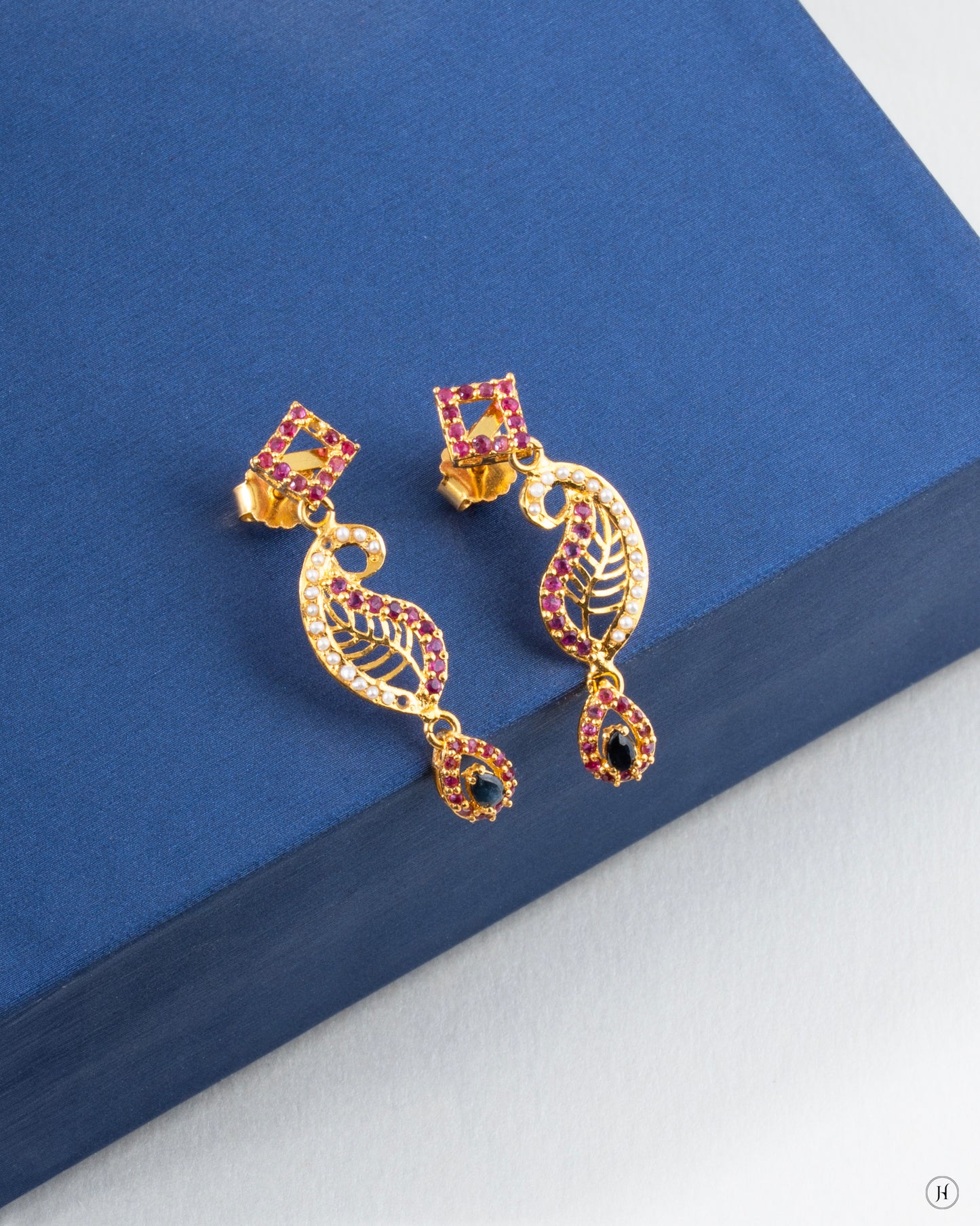 21k Yellow Gold Pakistani Curved Leaf Gemstone Earrings For Women In UAE