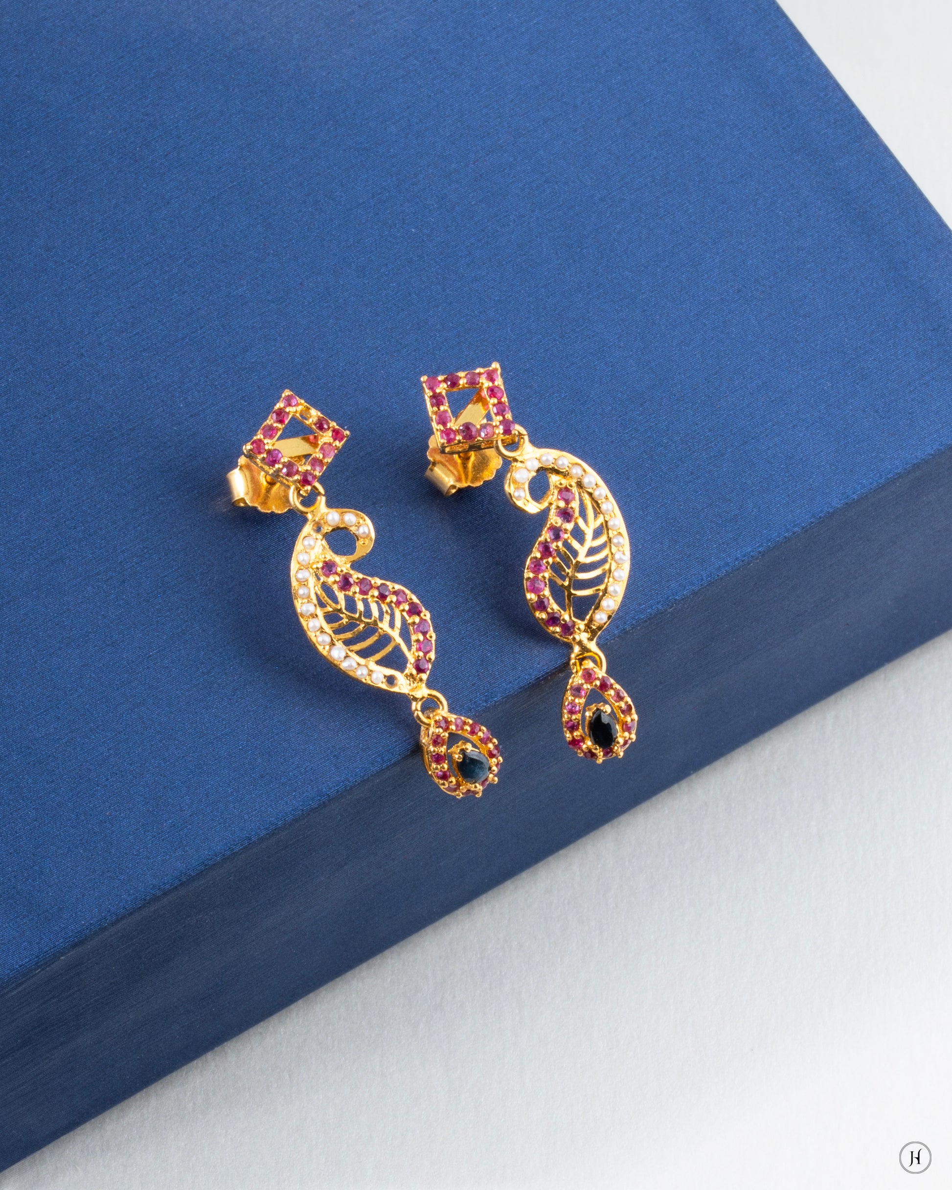 21k Yellow Gold Pakistani Curved Leaf Gemstone Earrings For Women In UAE
