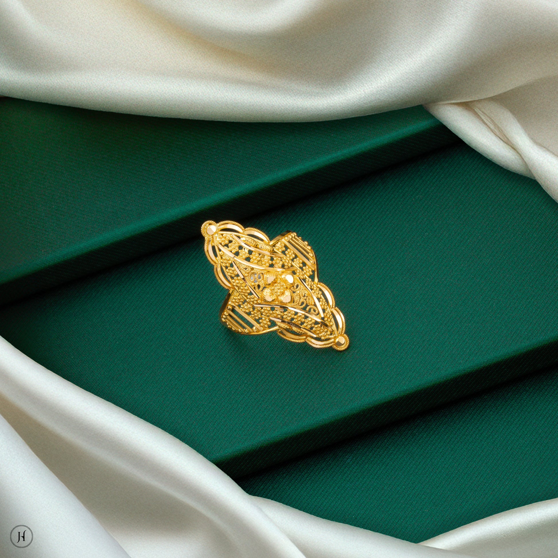 22K 916 Yellow Gold Elegant Floral-Oval Ring for women in Dubai, UAE