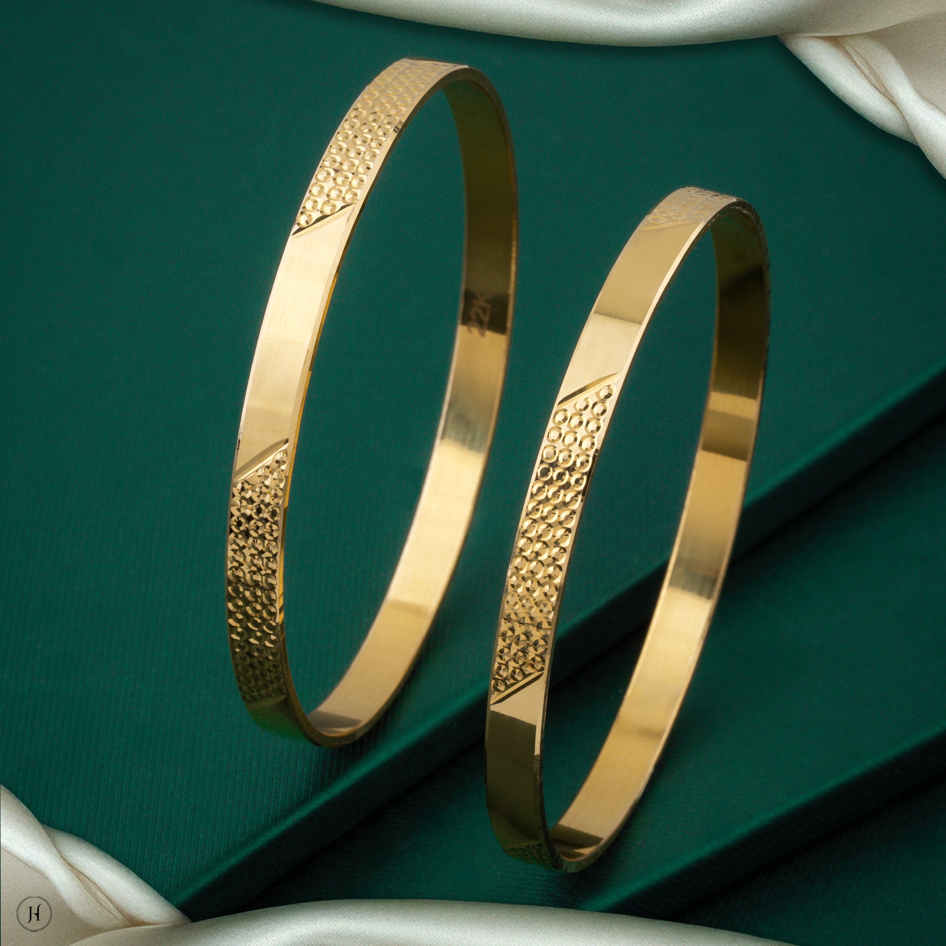 22K 916 Yellow Gold Honeycomb Textured Bangles Explore our 22-karat gold bangle designs with the best prices
