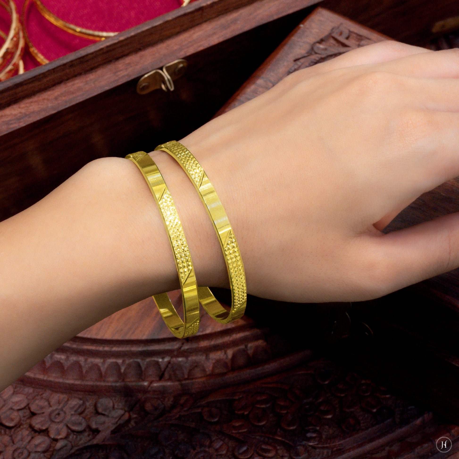 22K 916 Yellow Gold Honeycomb Textured Bangles for ladies in Rashidiya