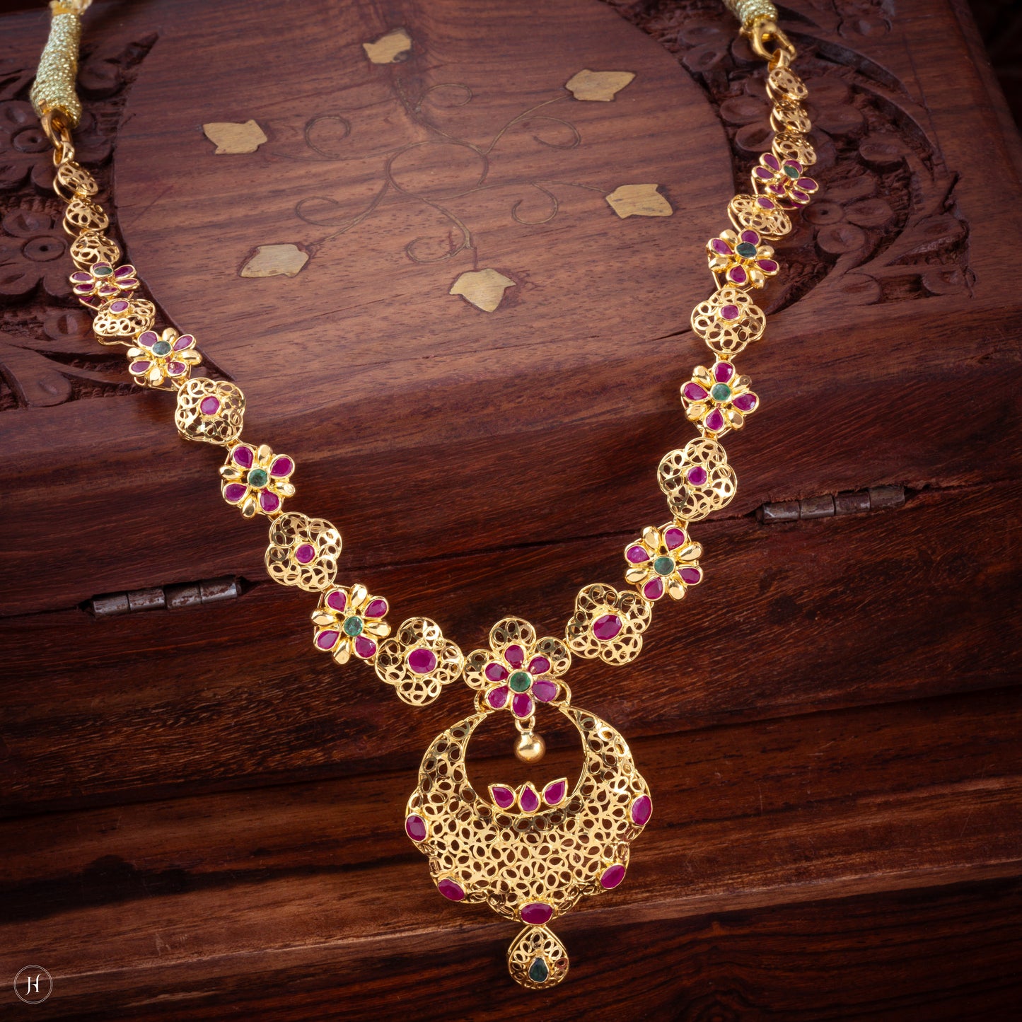 22K 916 Yellow Gold Hyderabadi Crescent-Shaped Gemstone bridal Necklace Set