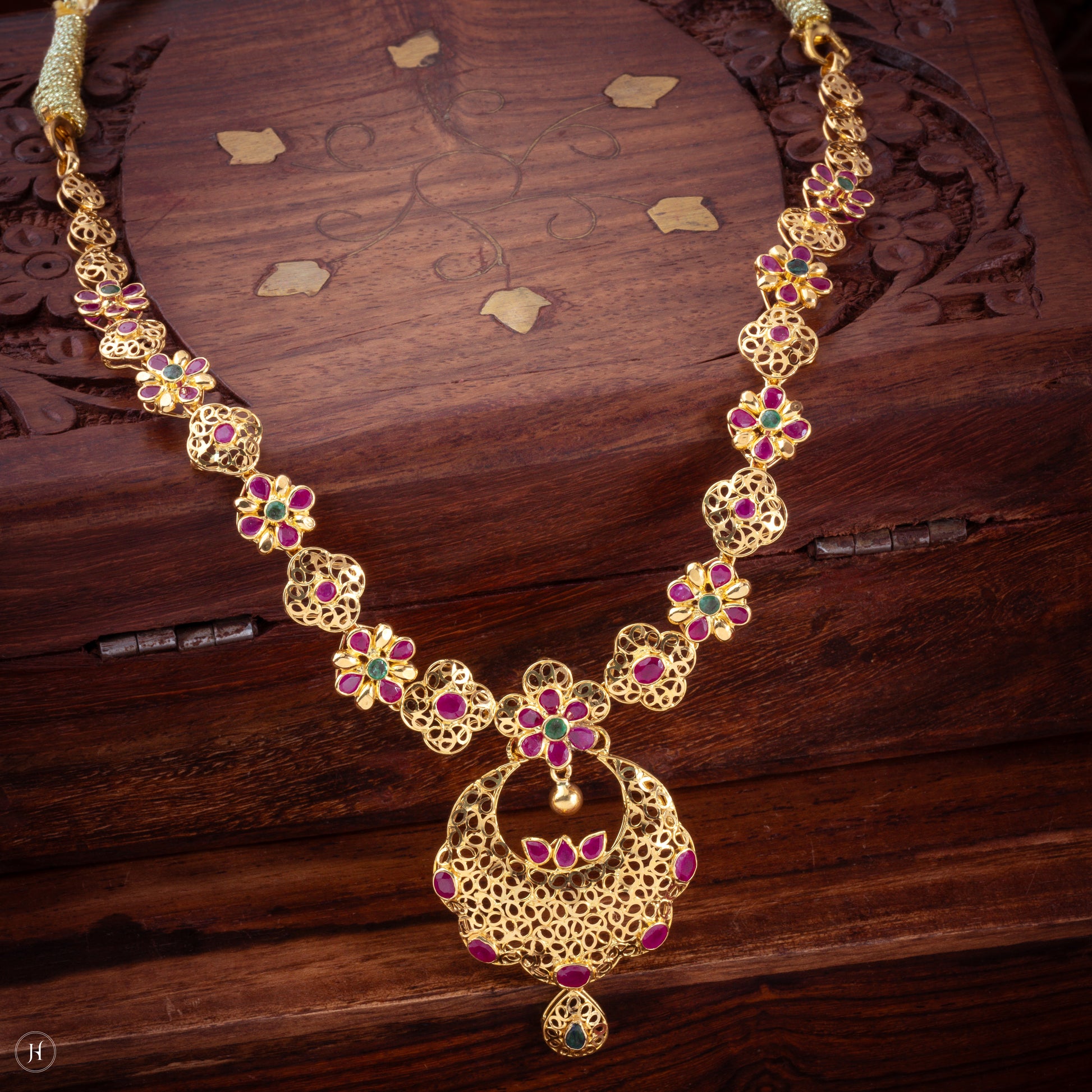 22K 916 Yellow Gold Hyderabadi Crescent-Shaped Gemstone bridal Necklace Set