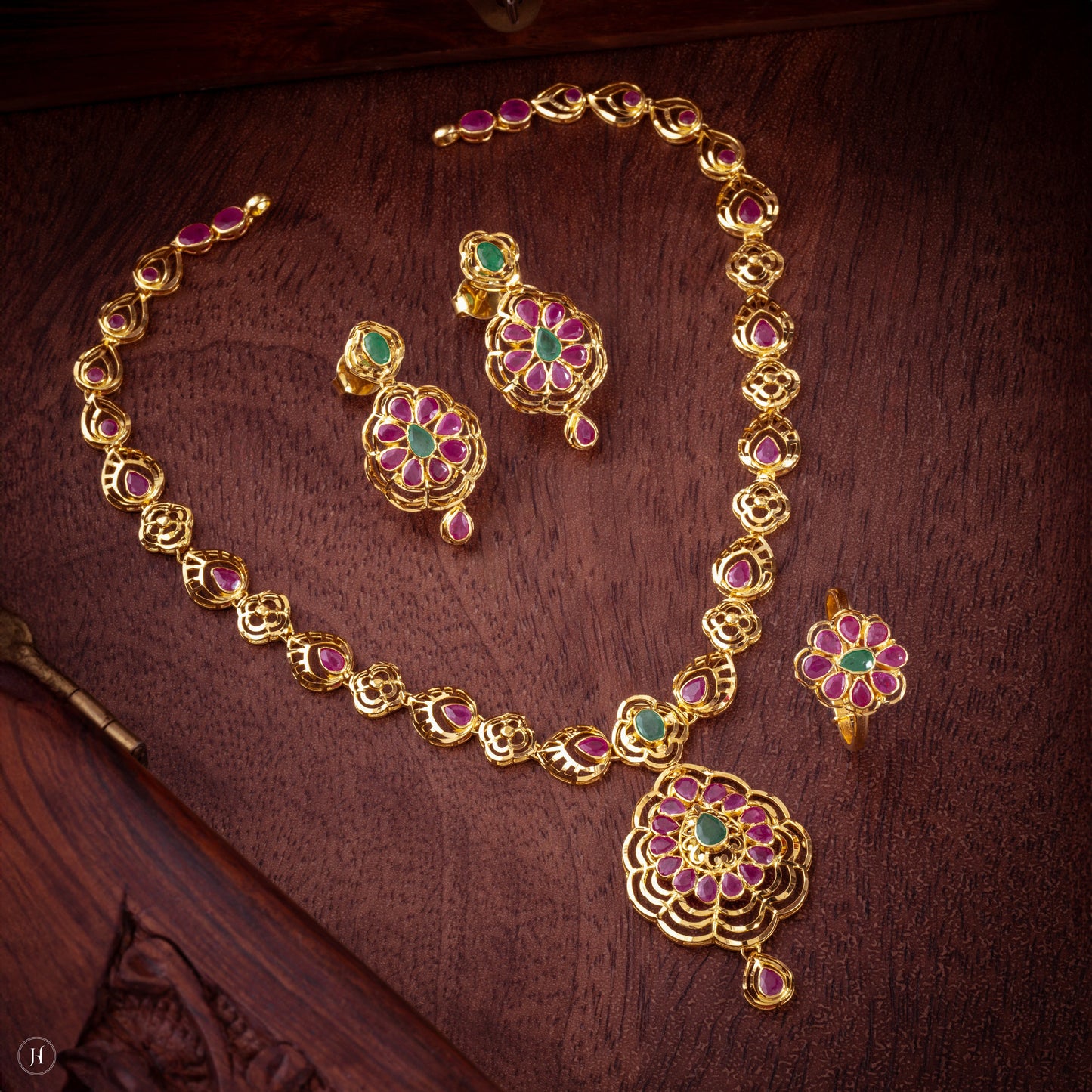 22K 916 Yellow Gold Hyderabadi Floral Pear-drop Gemstone Necklace Set for ladies in Dubai