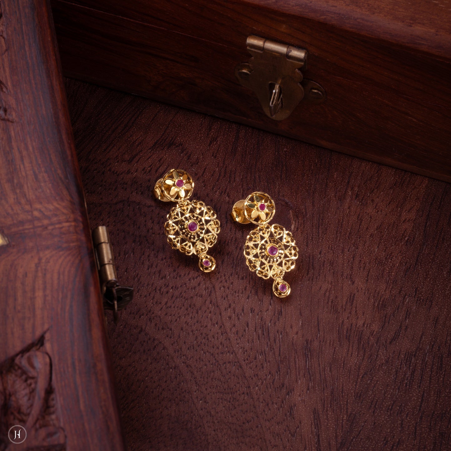 22K 916 Yellow Gold Hyderabadi Floral Ruby Gemstone earring for ladies.