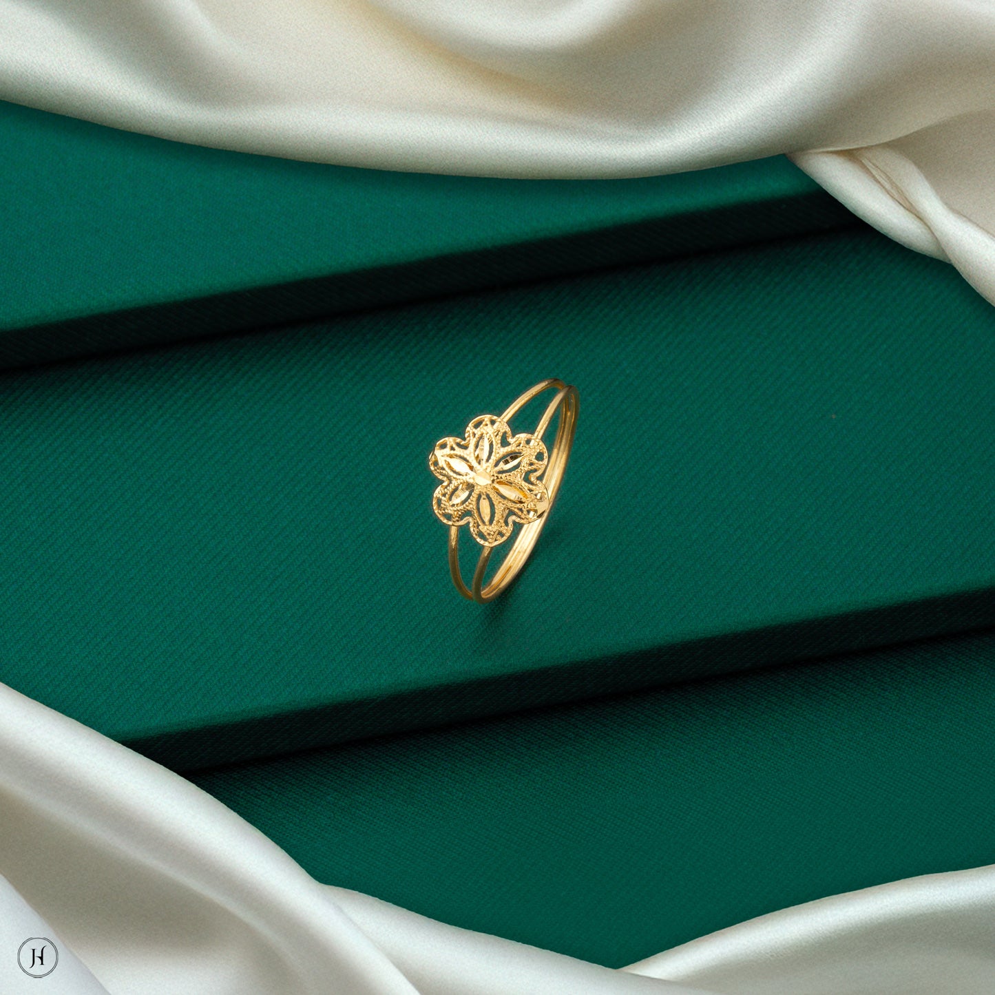 22K Yellow Gold Blooming Flower ring