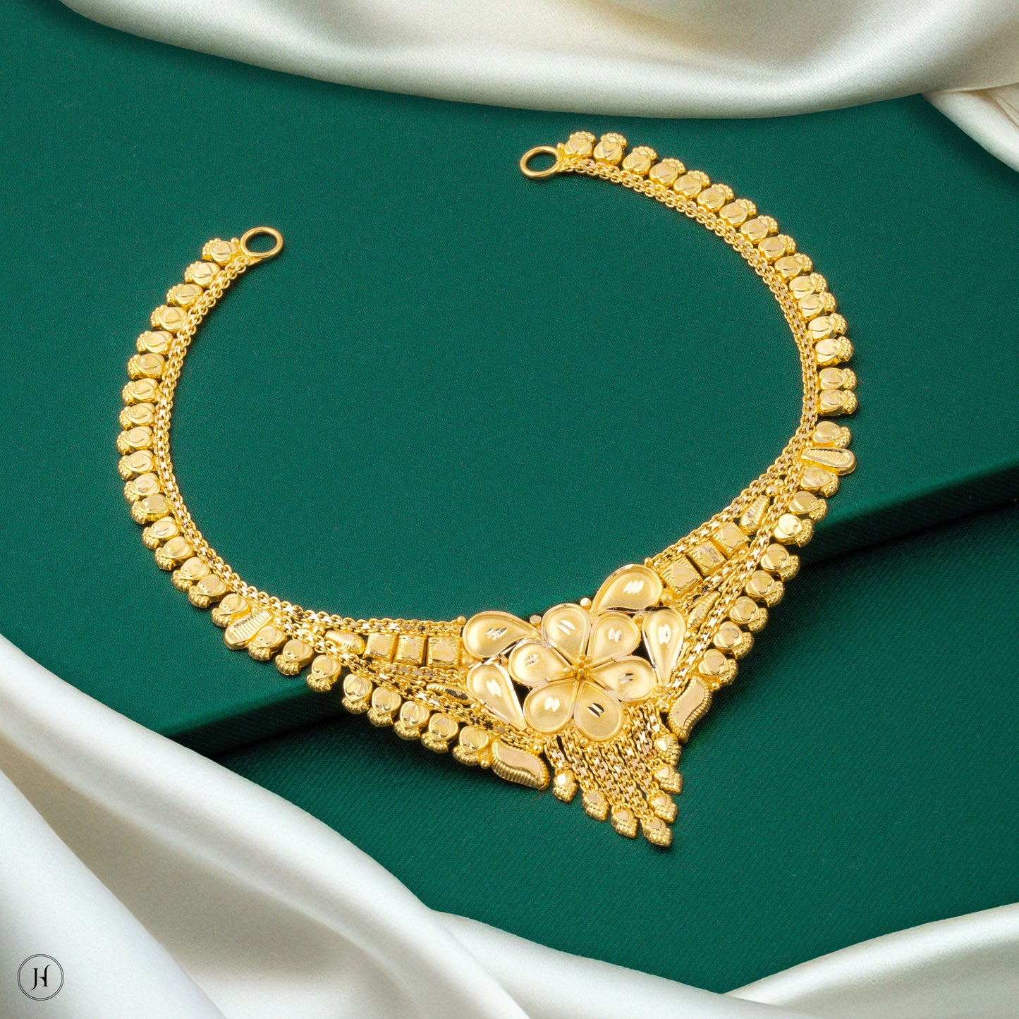 22K Yellow Gold Bridal Choker Set for women in UAE