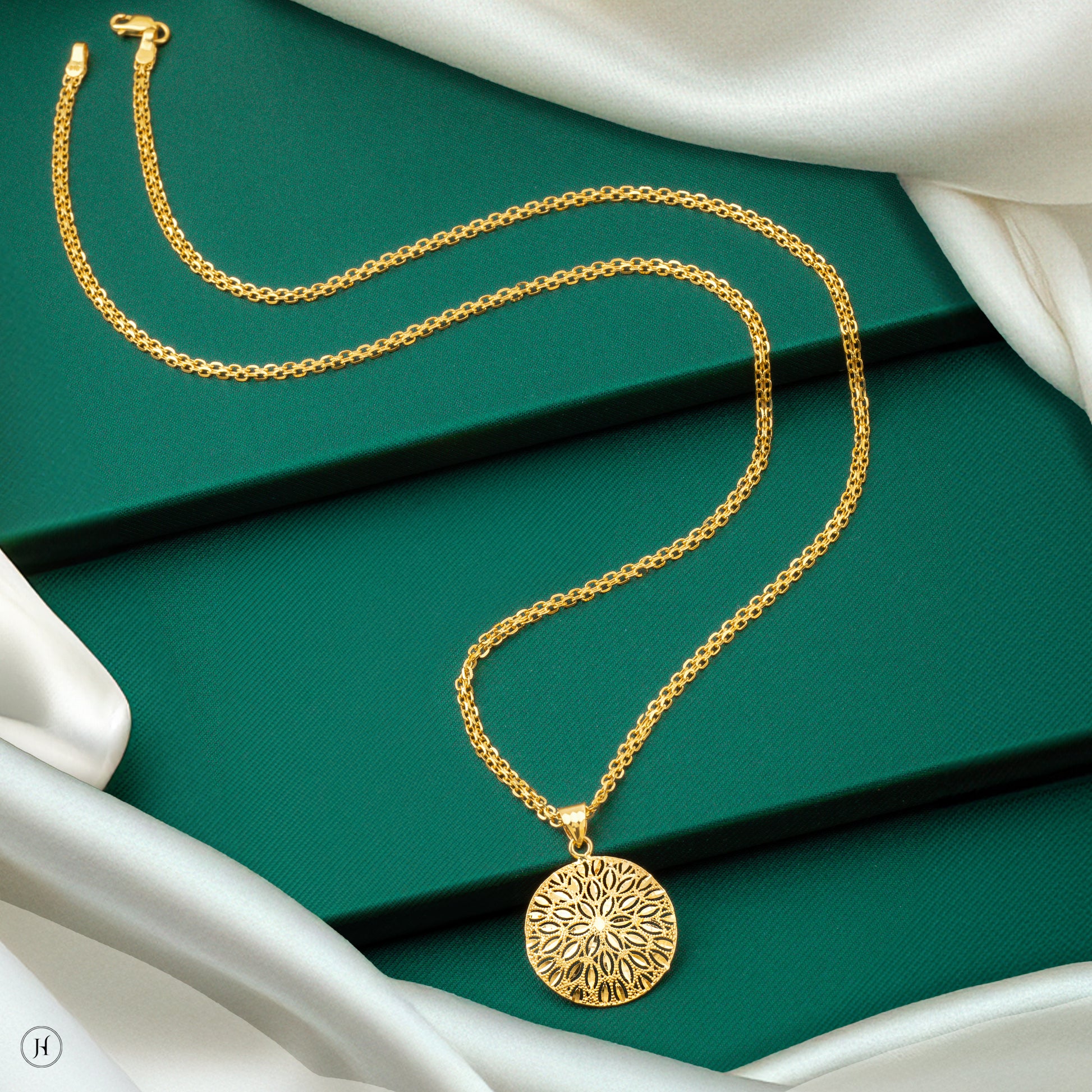 22K Yellow Gold Elegant Floral Pendant Set