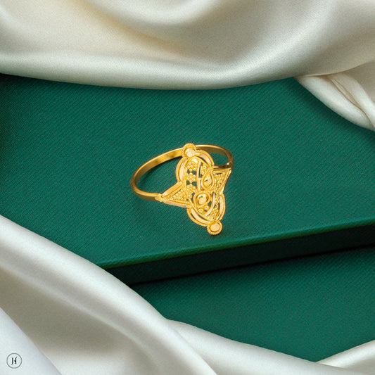 22K Yellow Gold Elegant Small Oval Ring