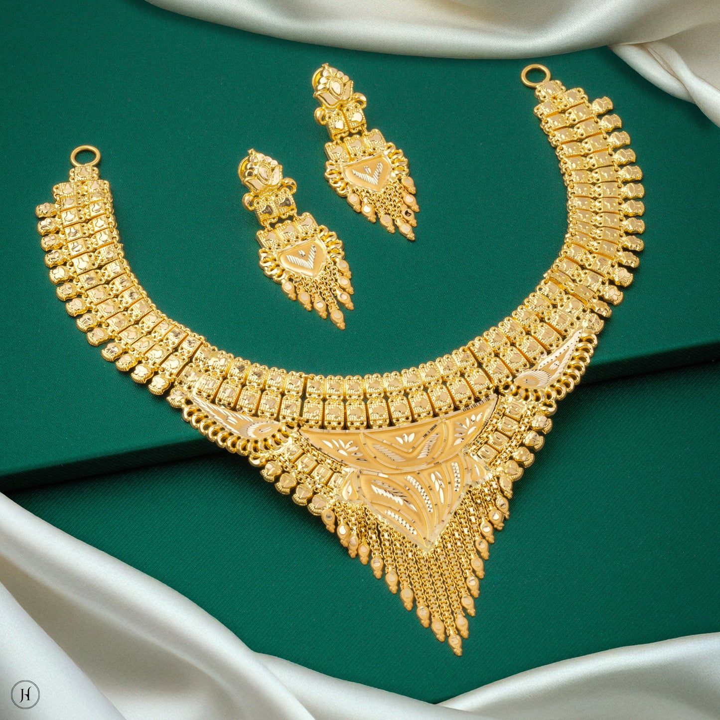 22K Yellow Gold Majestic Traditional Choker Set