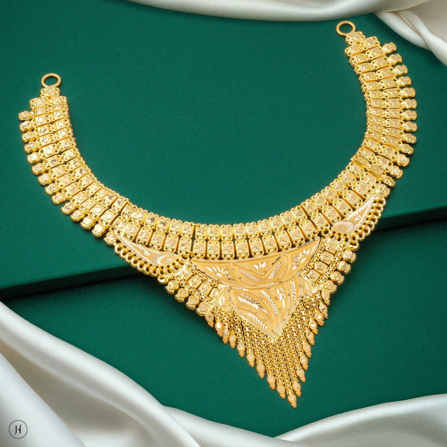 22K Yellow Gold Majestic Traditional Choker Set for women in UAE | bridal jewellery
