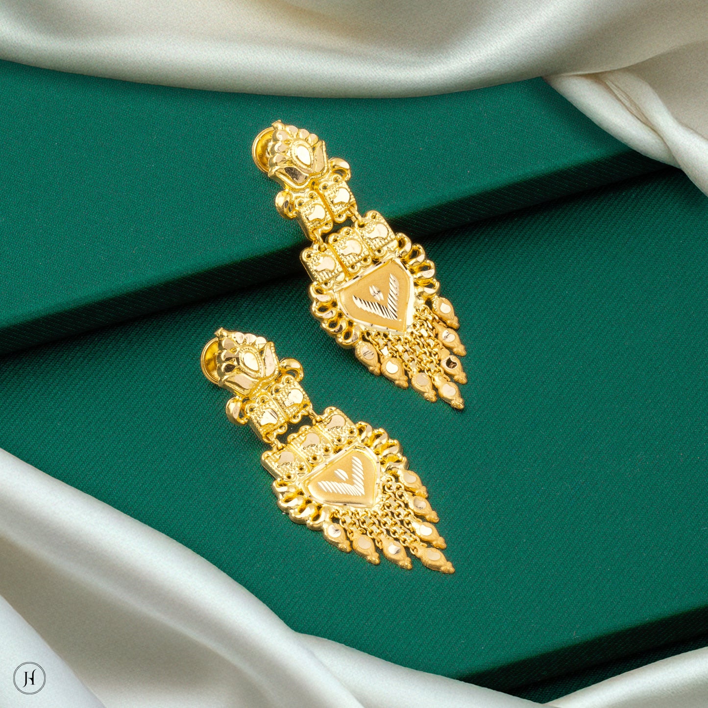 22K Yellow Gold Majestic Traditional Choker Set for women in UAE | bridal jewellery